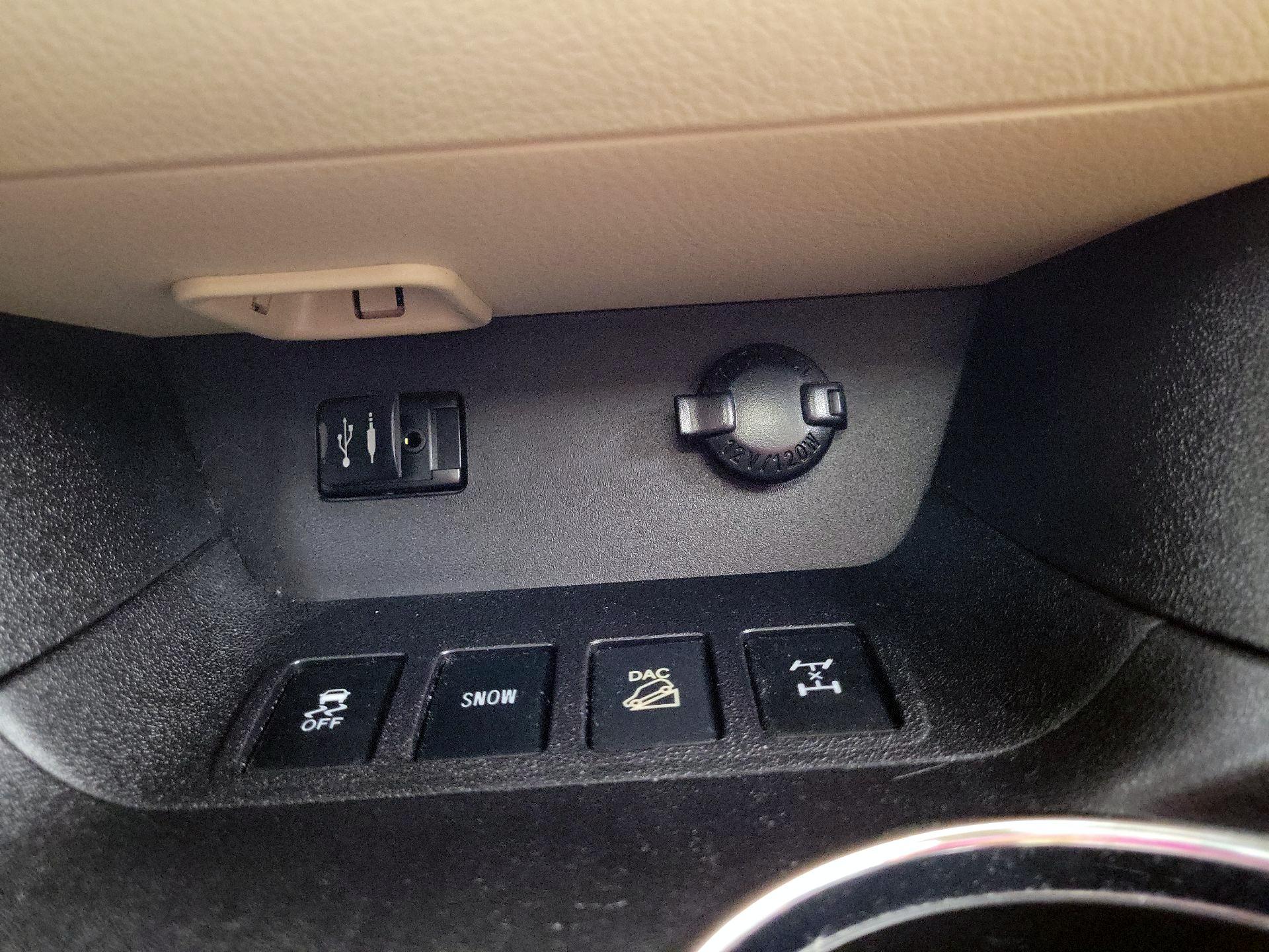 Thumbnail: 2015 Toyota Highlander - 16