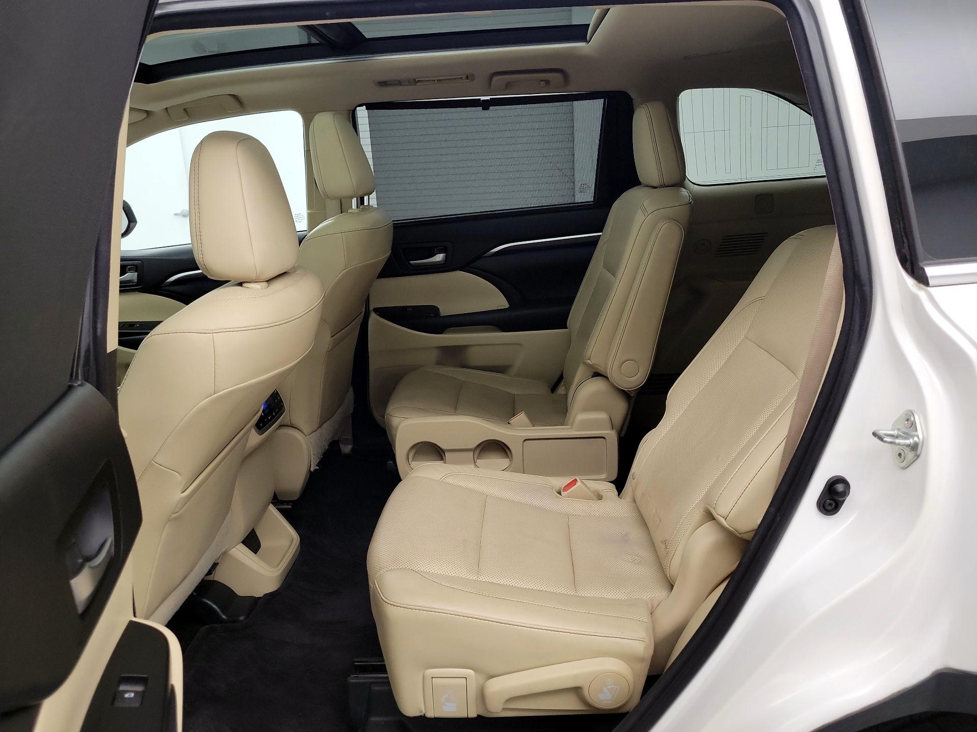 Thumbnail: 2015 Toyota Highlander - 18