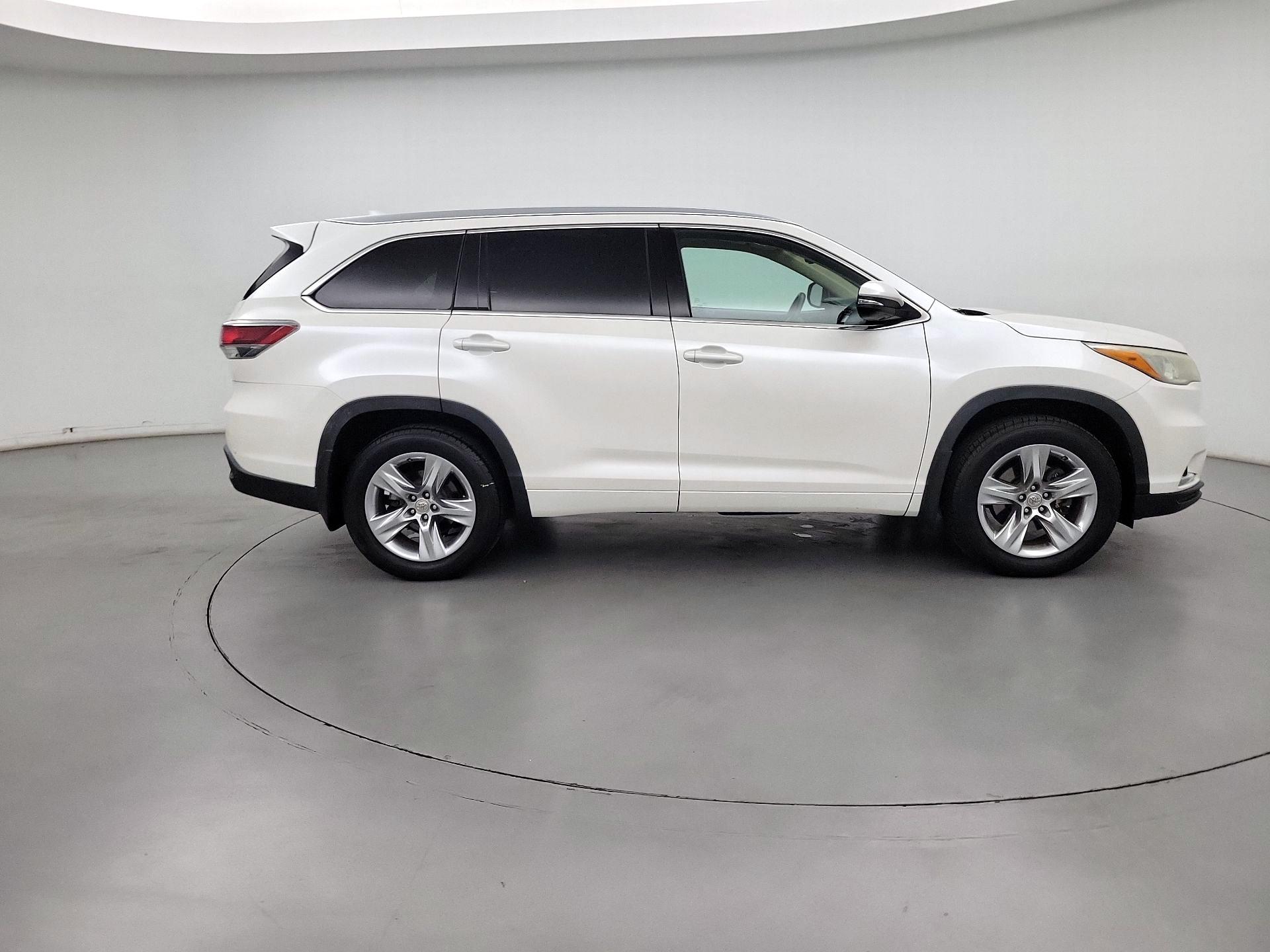 Thumbnail: 2015 Toyota Highlander - 4