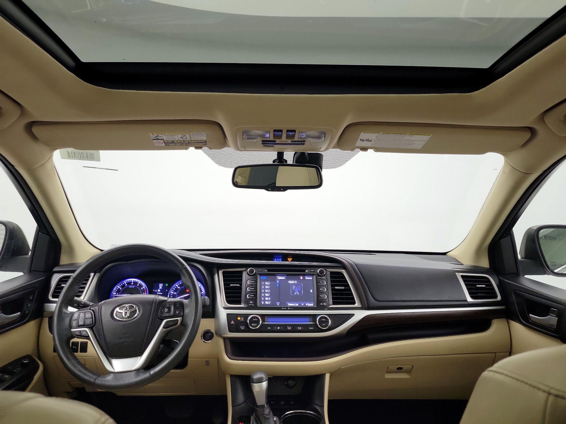 Thumbnail: 2015 Toyota Highlander - 8