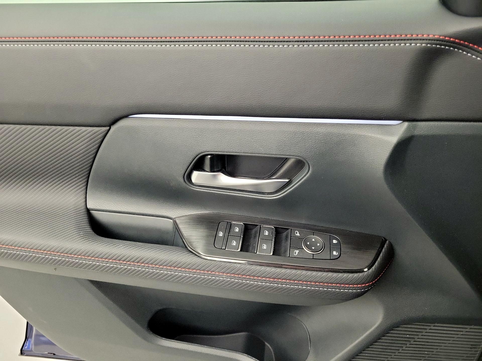 Thumbnail: 2025 Nissan Kicks - 10