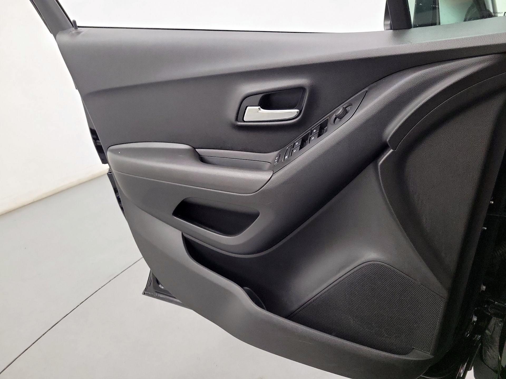 Thumbnail: 2020 Chevrolet Trax - 10