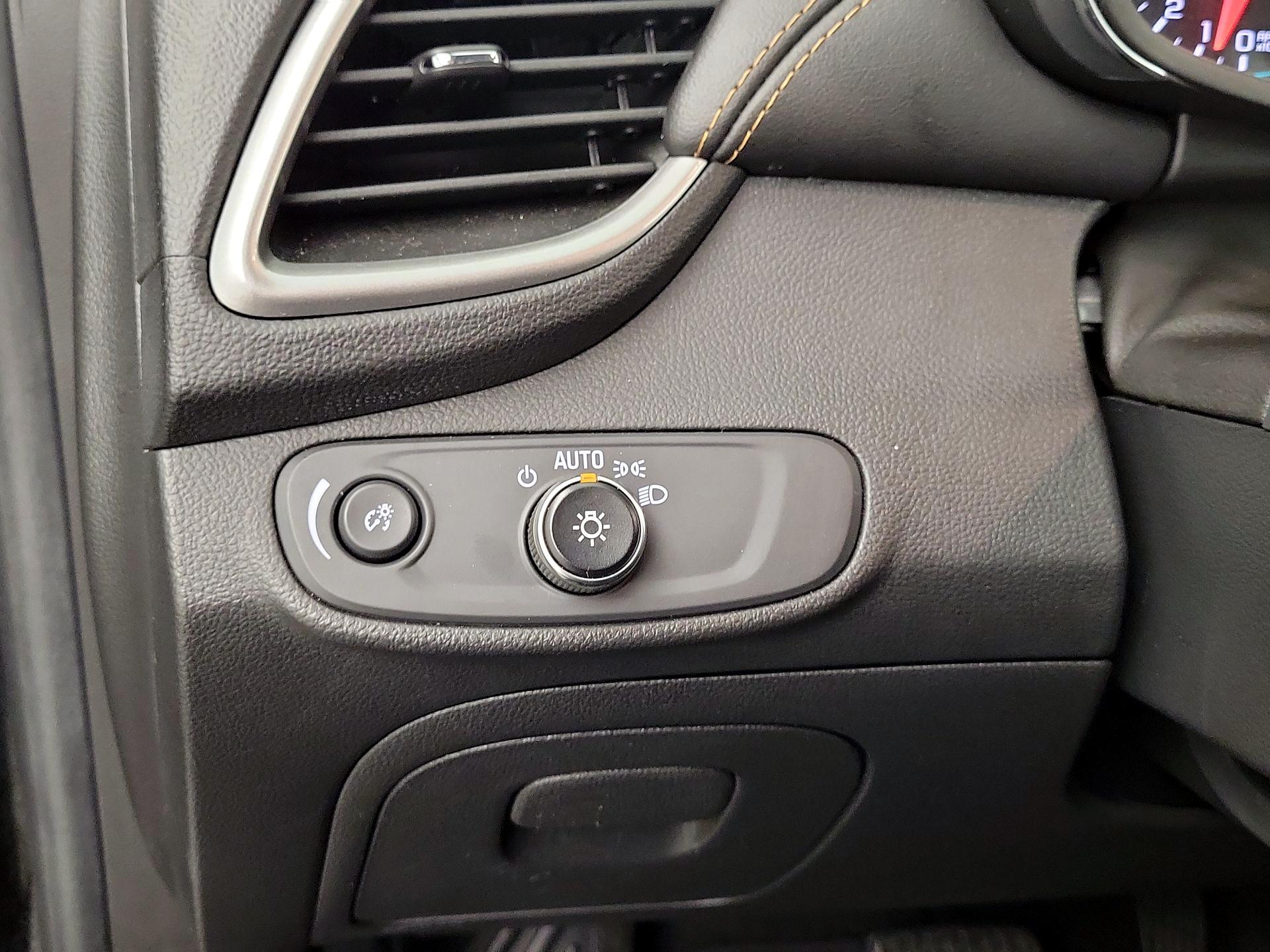 Thumbnail: 2020 Chevrolet Trax - 11