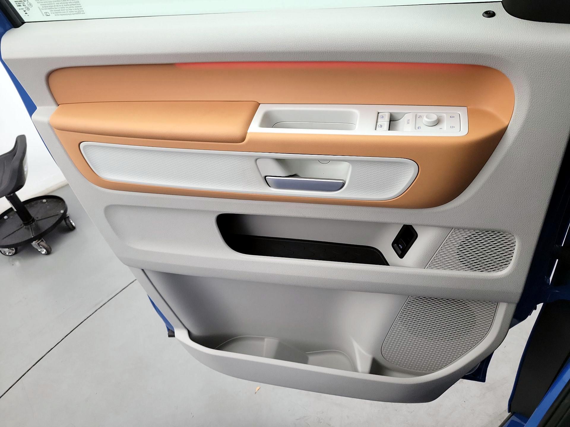 Thumbnail: 2025 Volkswagen ID.Buzz - 10