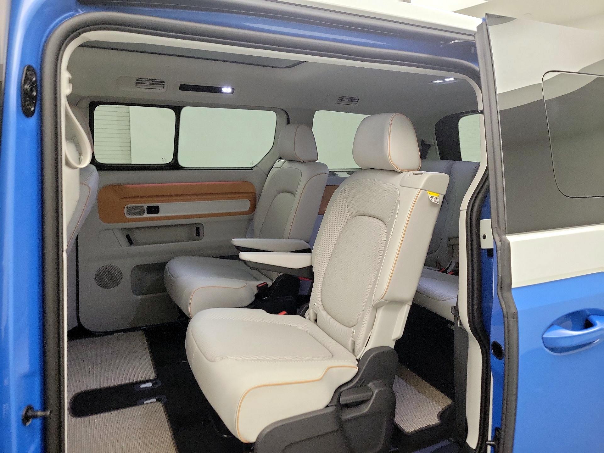 Thumbnail: 2025 Volkswagen ID.Buzz - 19