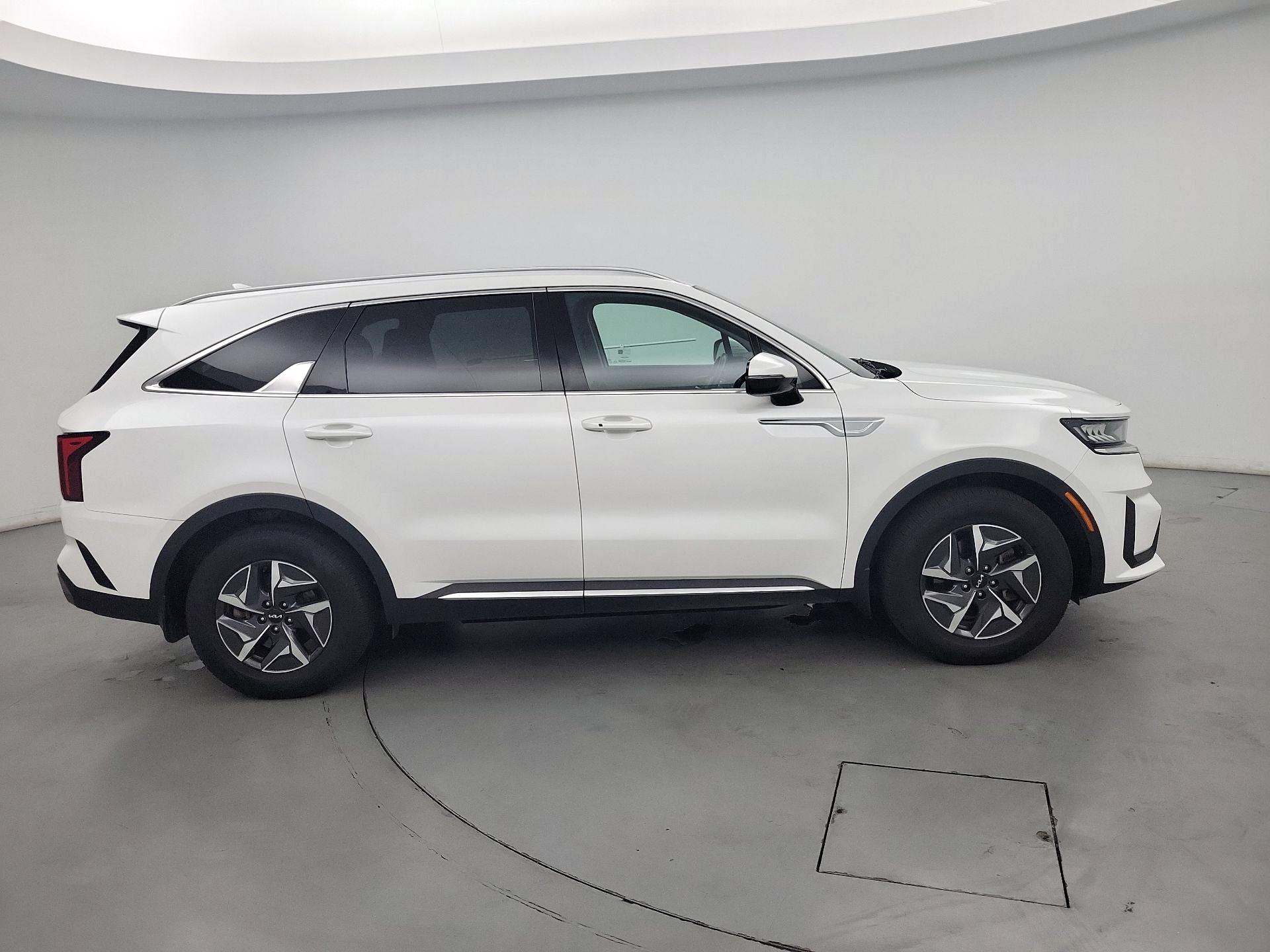 Thumbnail: 2022 Kia Sorento - 4