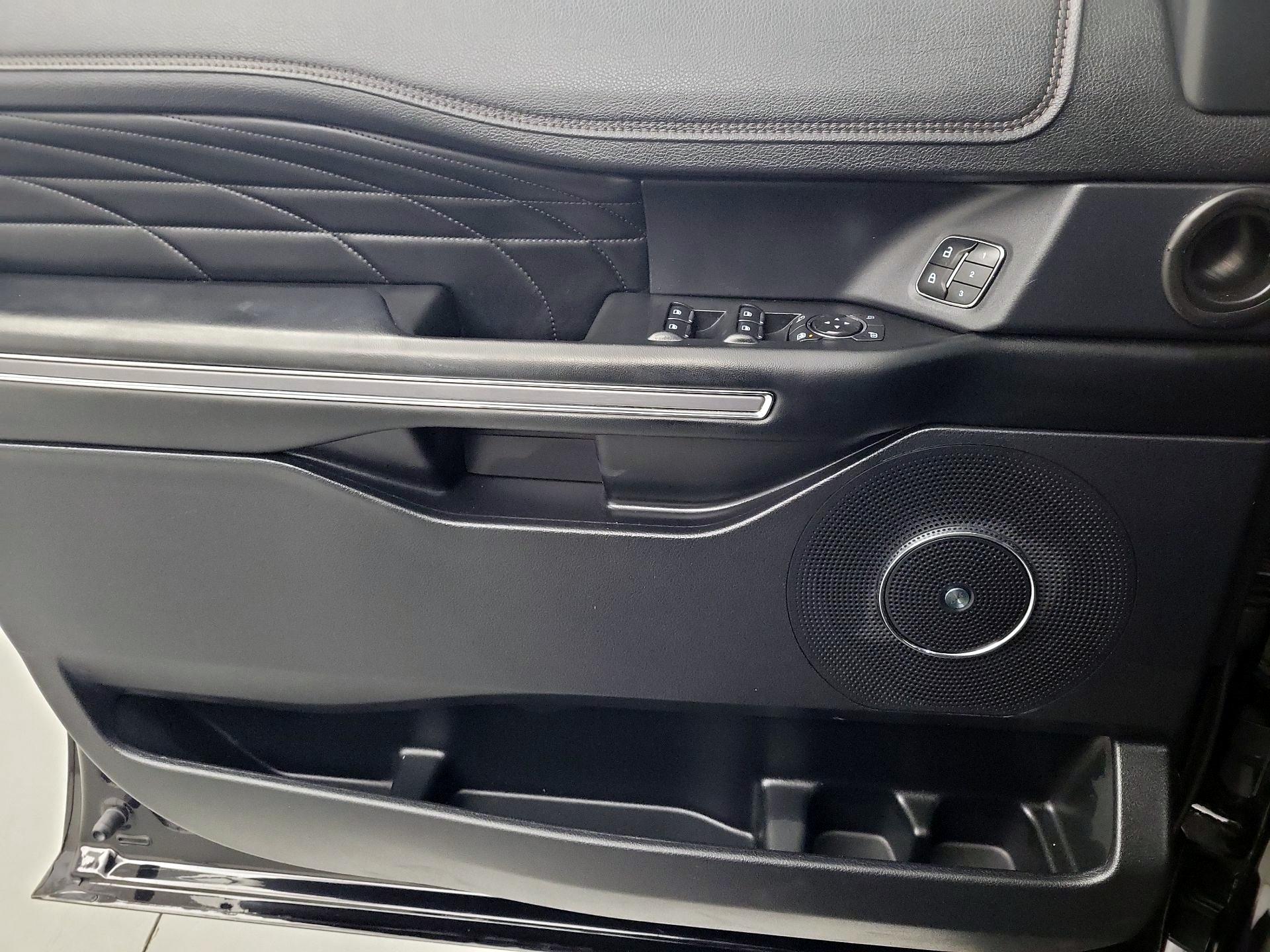 Thumbnail: 2019 Ford Expedition - 10