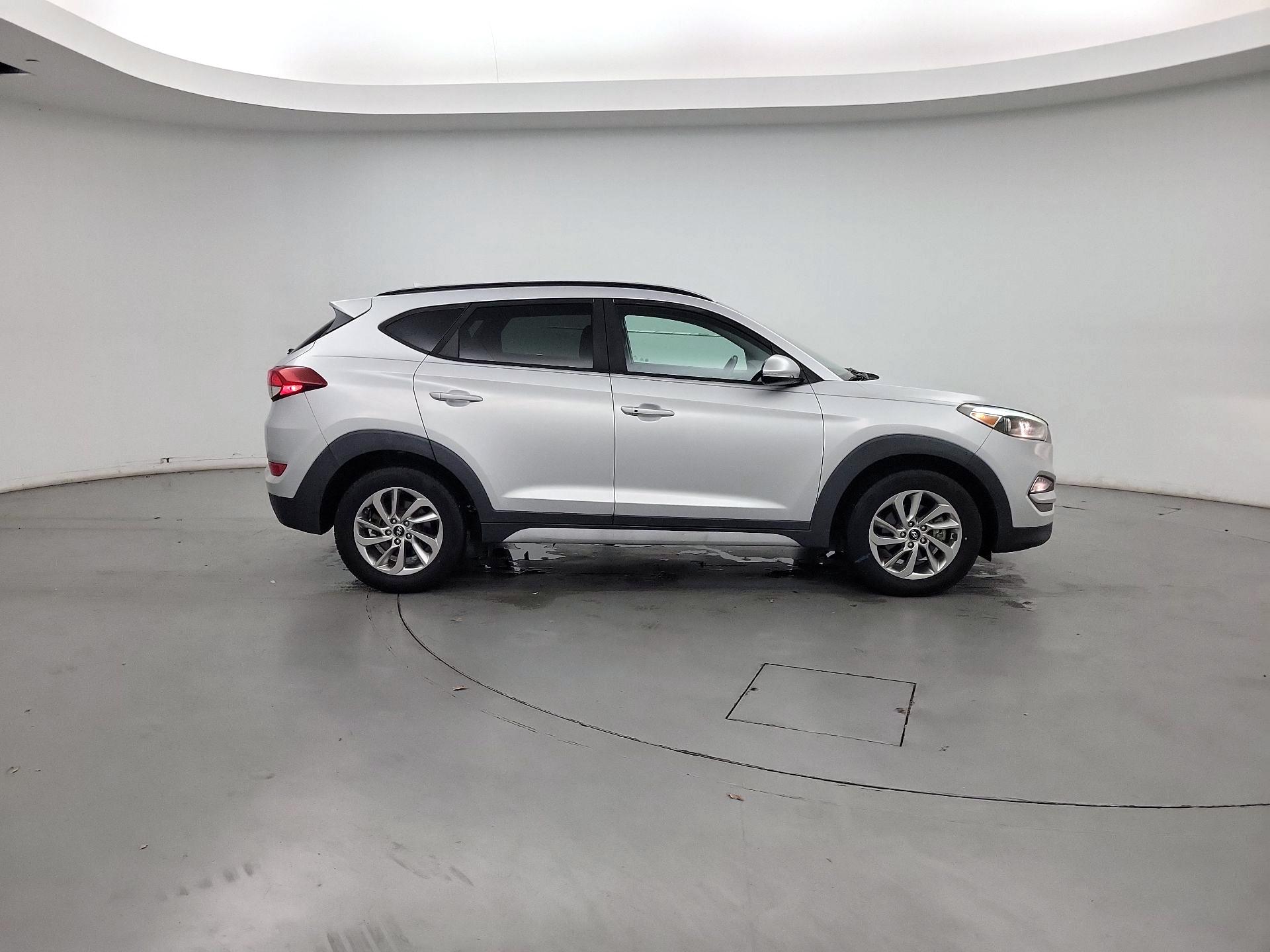 Thumbnail: 2017 Hyundai Tucson - 4