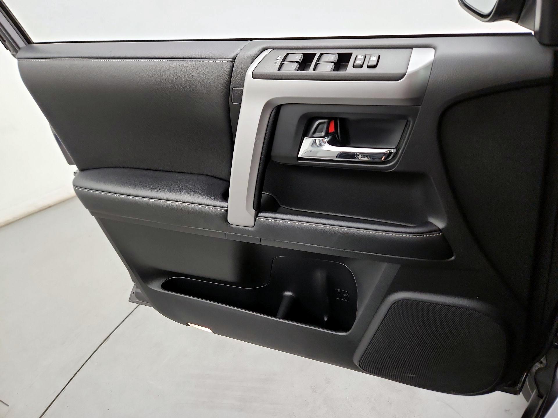 Thumbnail: 2020 Toyota 4Runner - 10