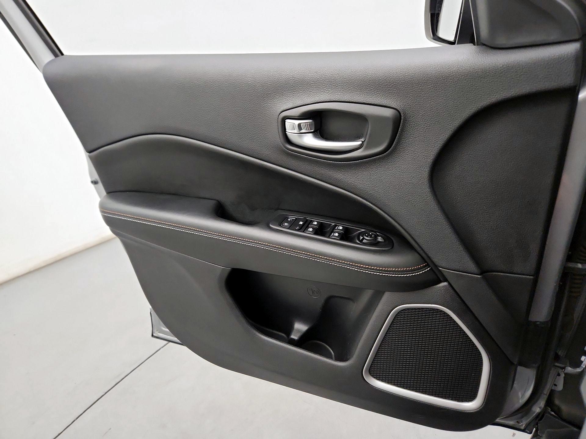 Thumbnail: 2020 Jeep Compass - 10