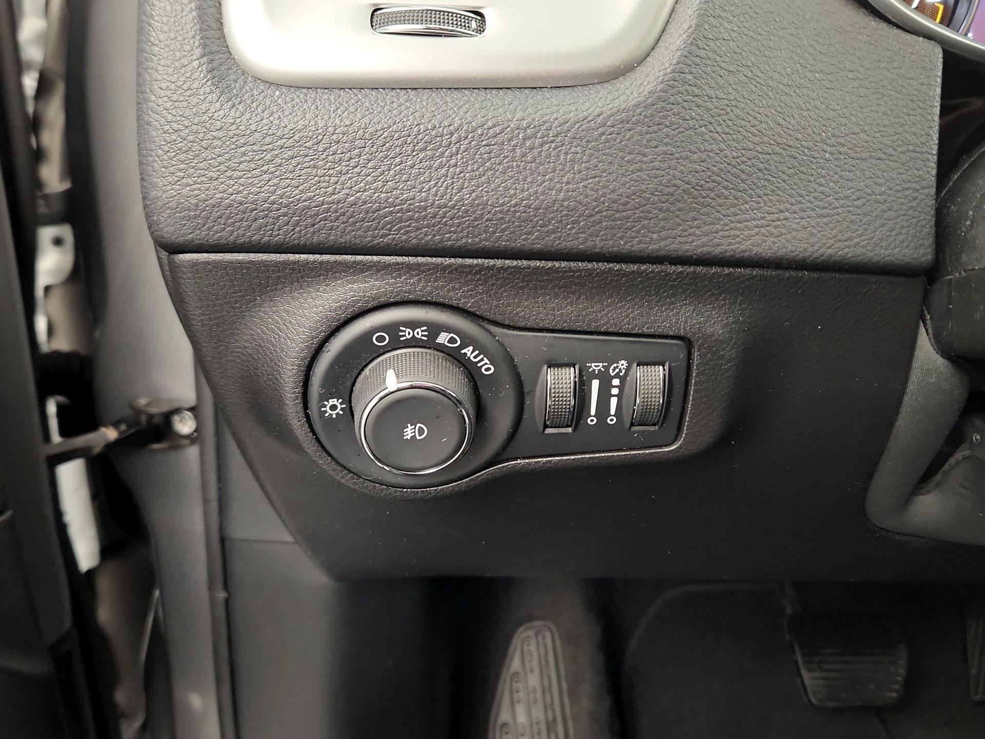 Thumbnail: 2020 Jeep Compass - 11