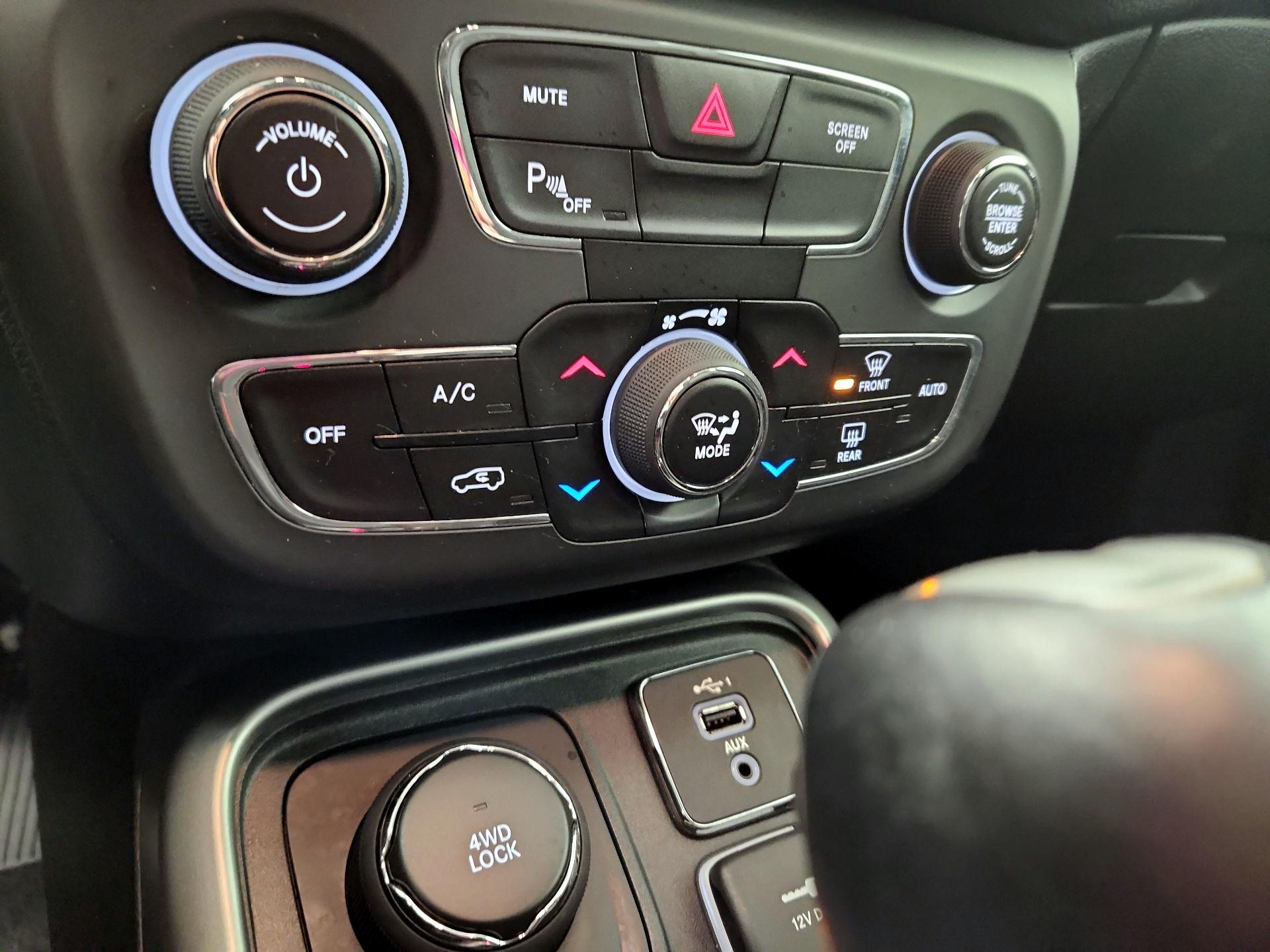 Thumbnail: 2020 Jeep Compass - 14