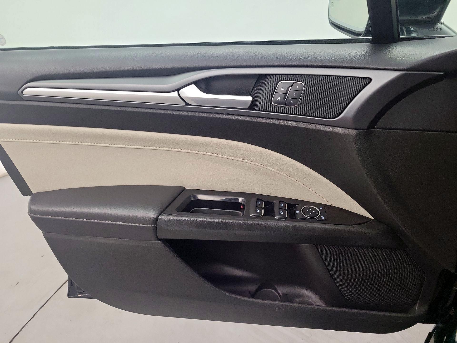 Thumbnail: 2014 Ford Fusion - 10