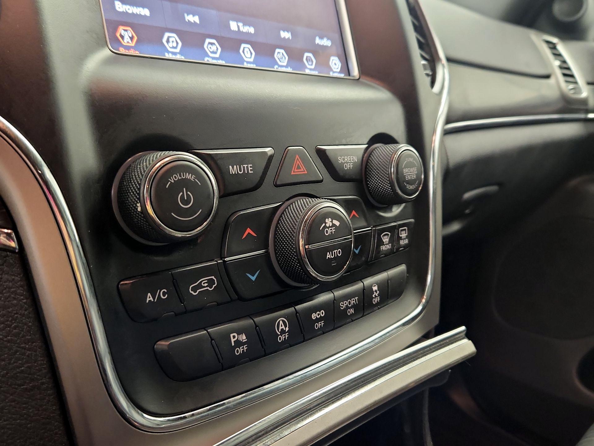 Thumbnail: 2018 Jeep Grand Cherokee - 14