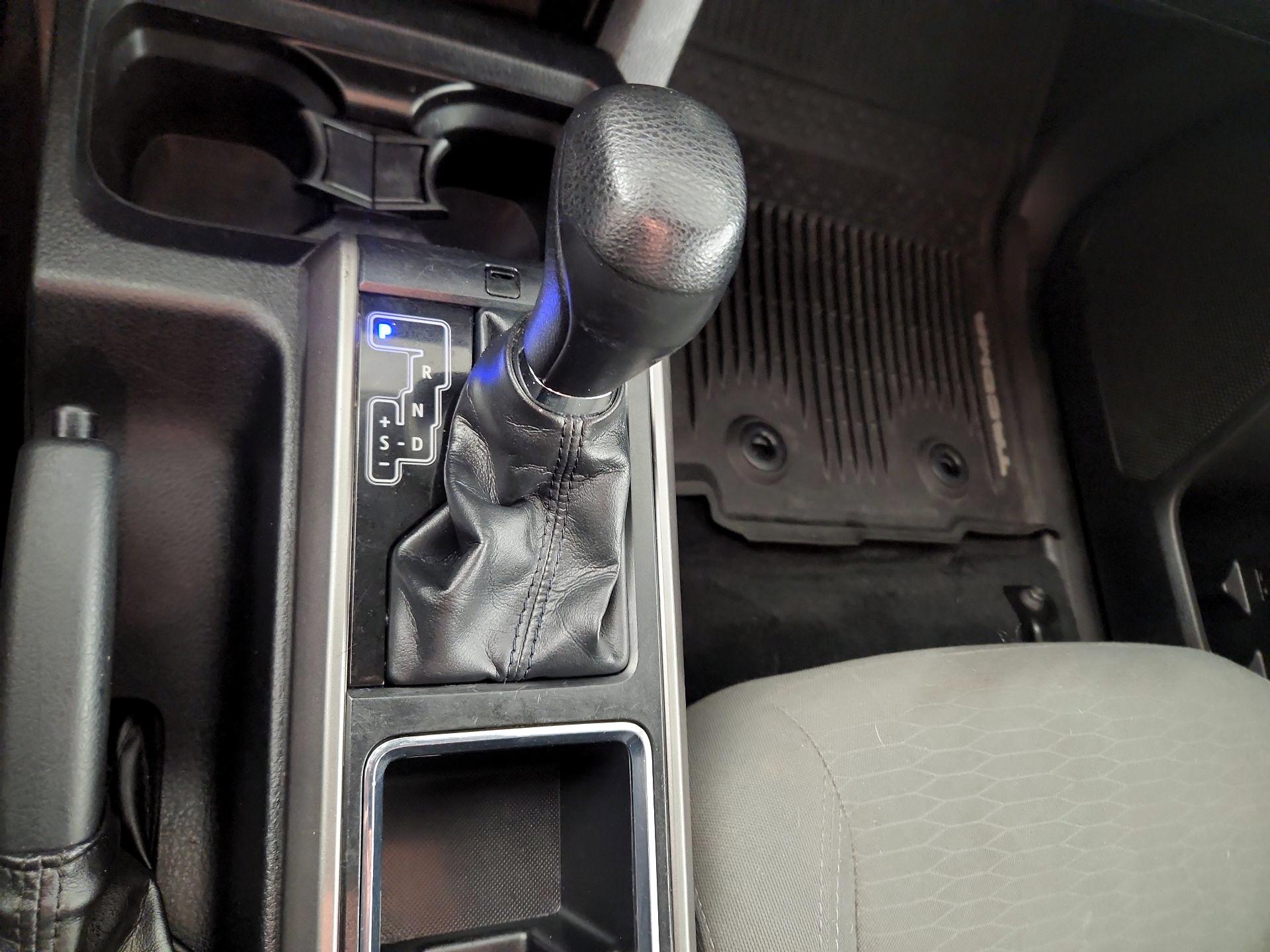 Thumbnail: 2018 Toyota Tacoma - 15