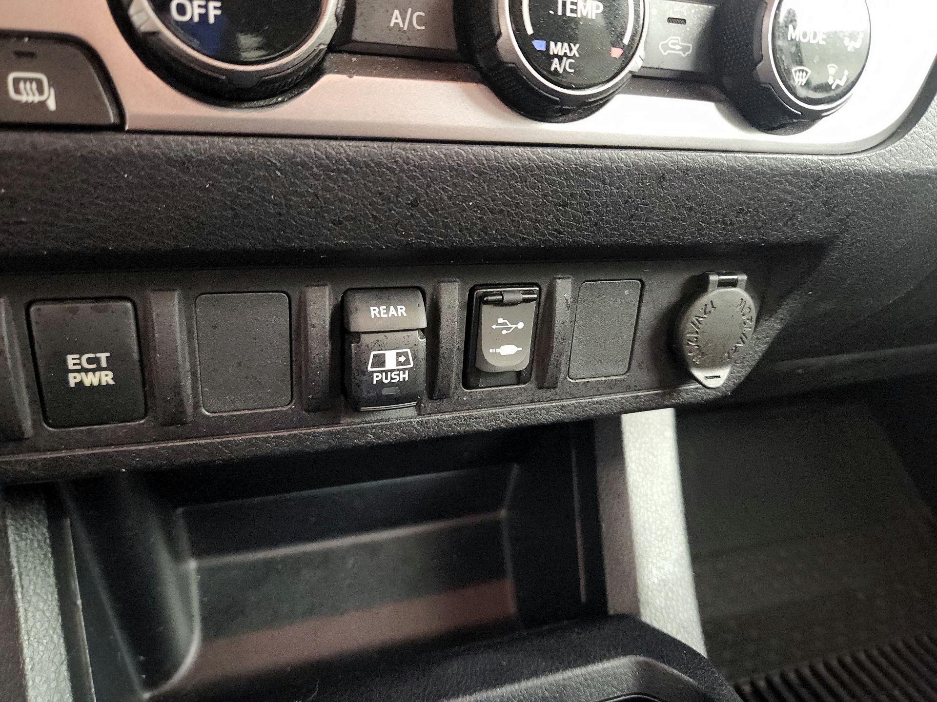 Thumbnail: 2018 Toyota Tacoma - 16