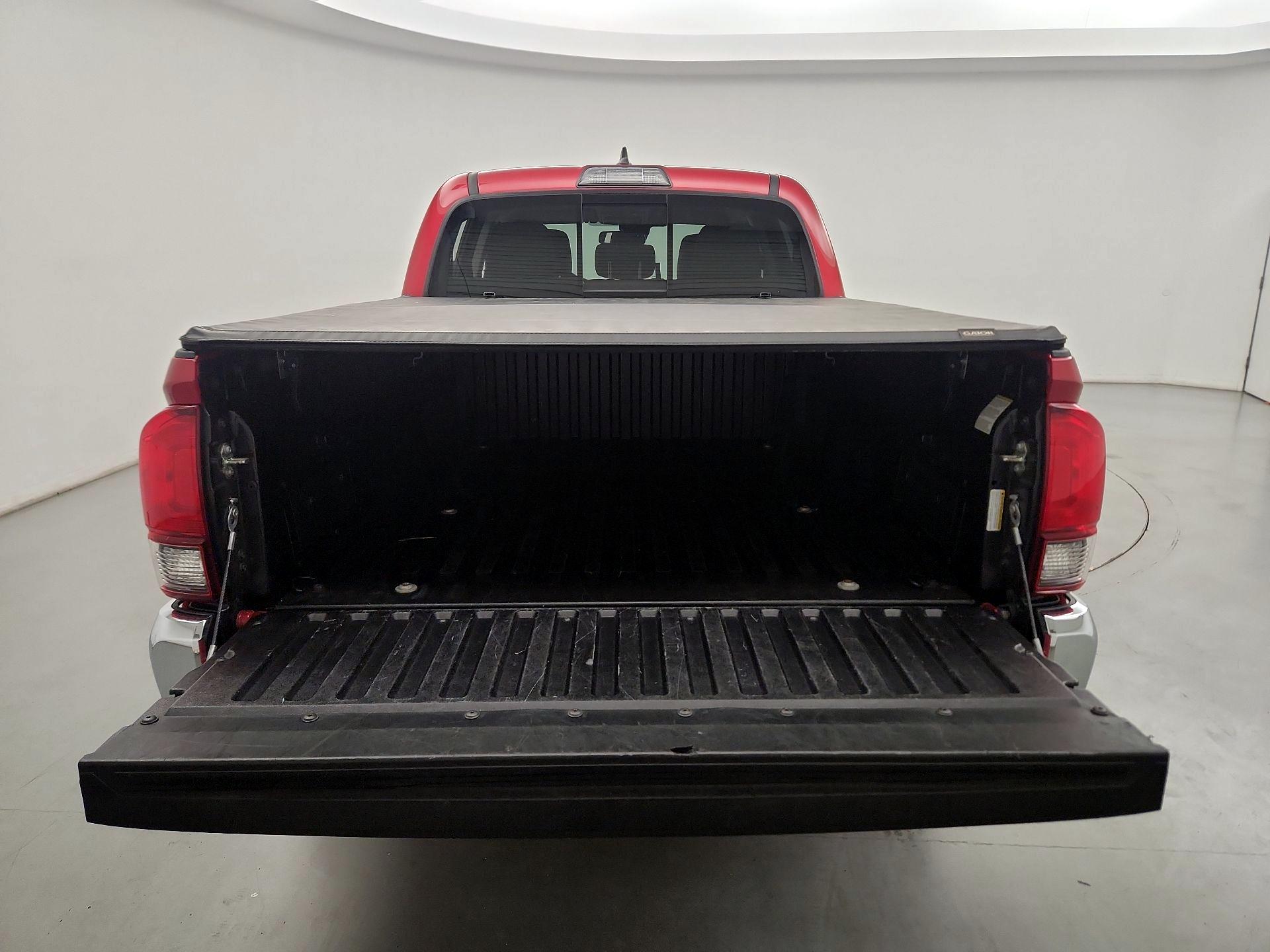 Thumbnail: 2018 Toyota Tacoma - 18