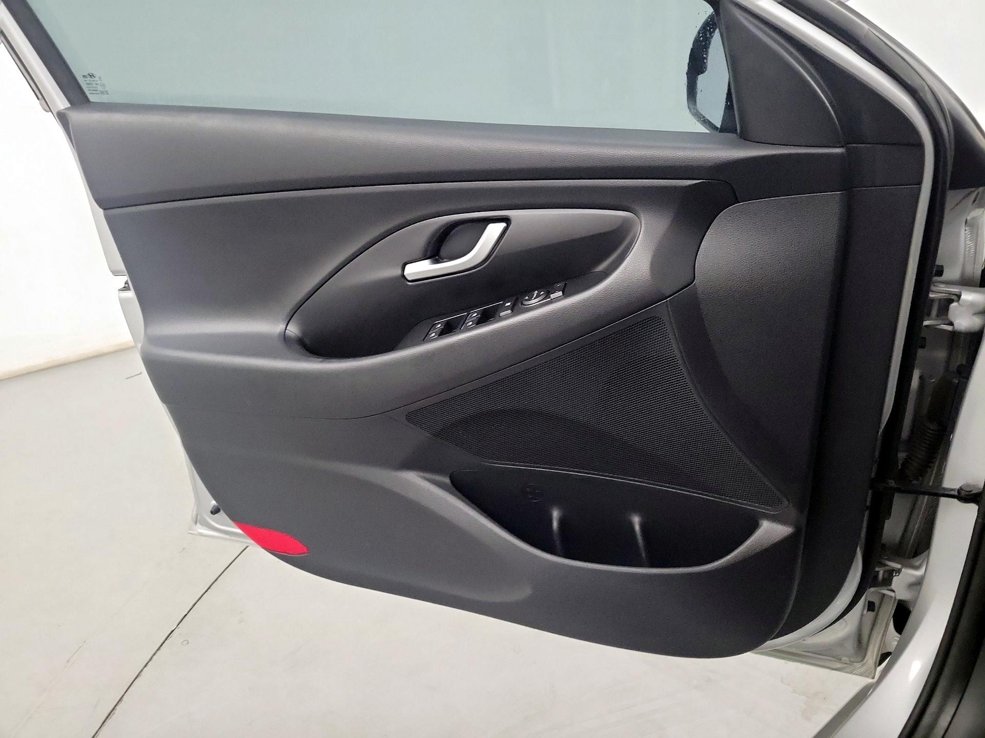 Thumbnail: 2019 Hyundai Elantra - 10