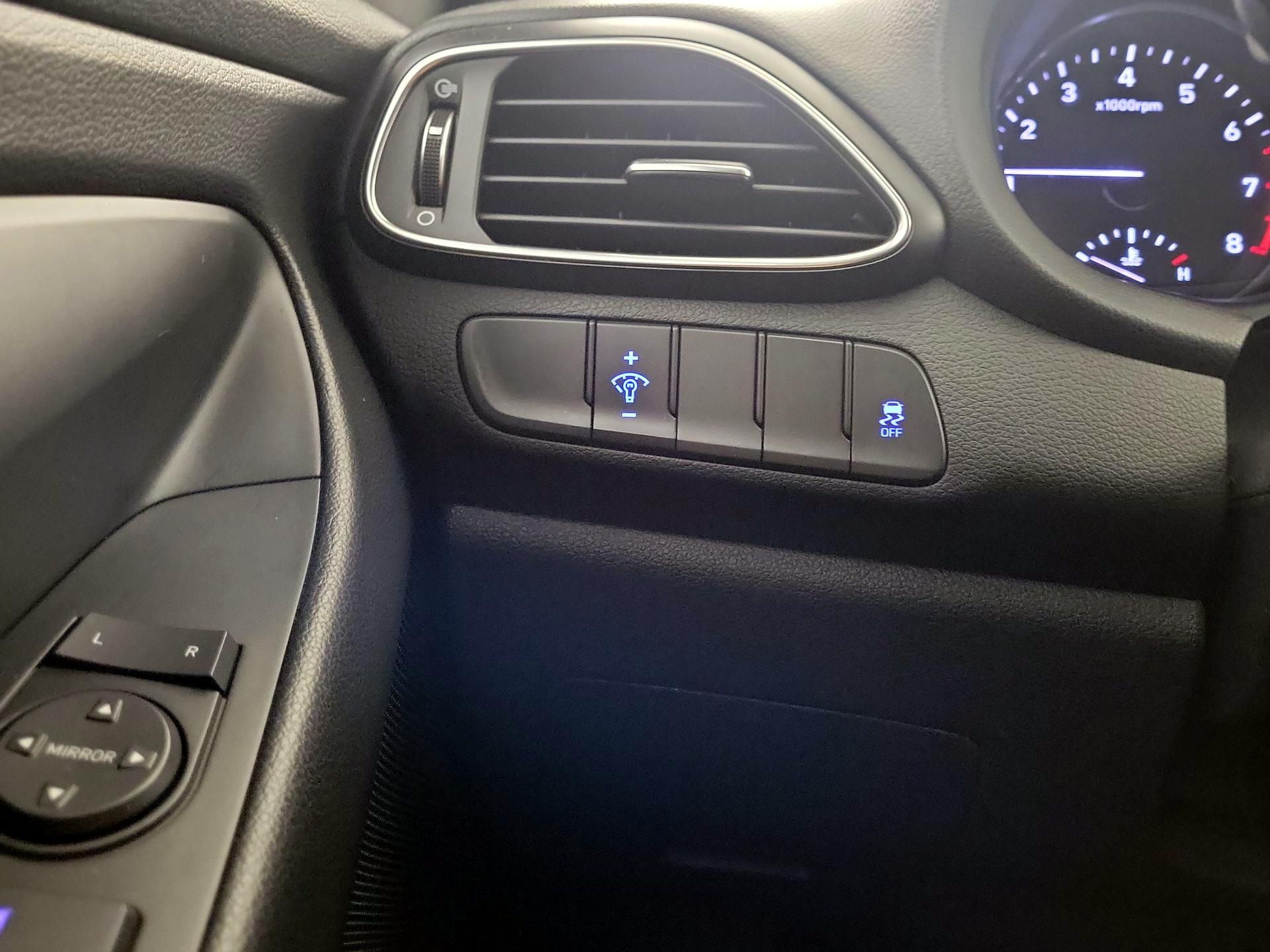 Thumbnail: 2019 Hyundai Elantra - 11