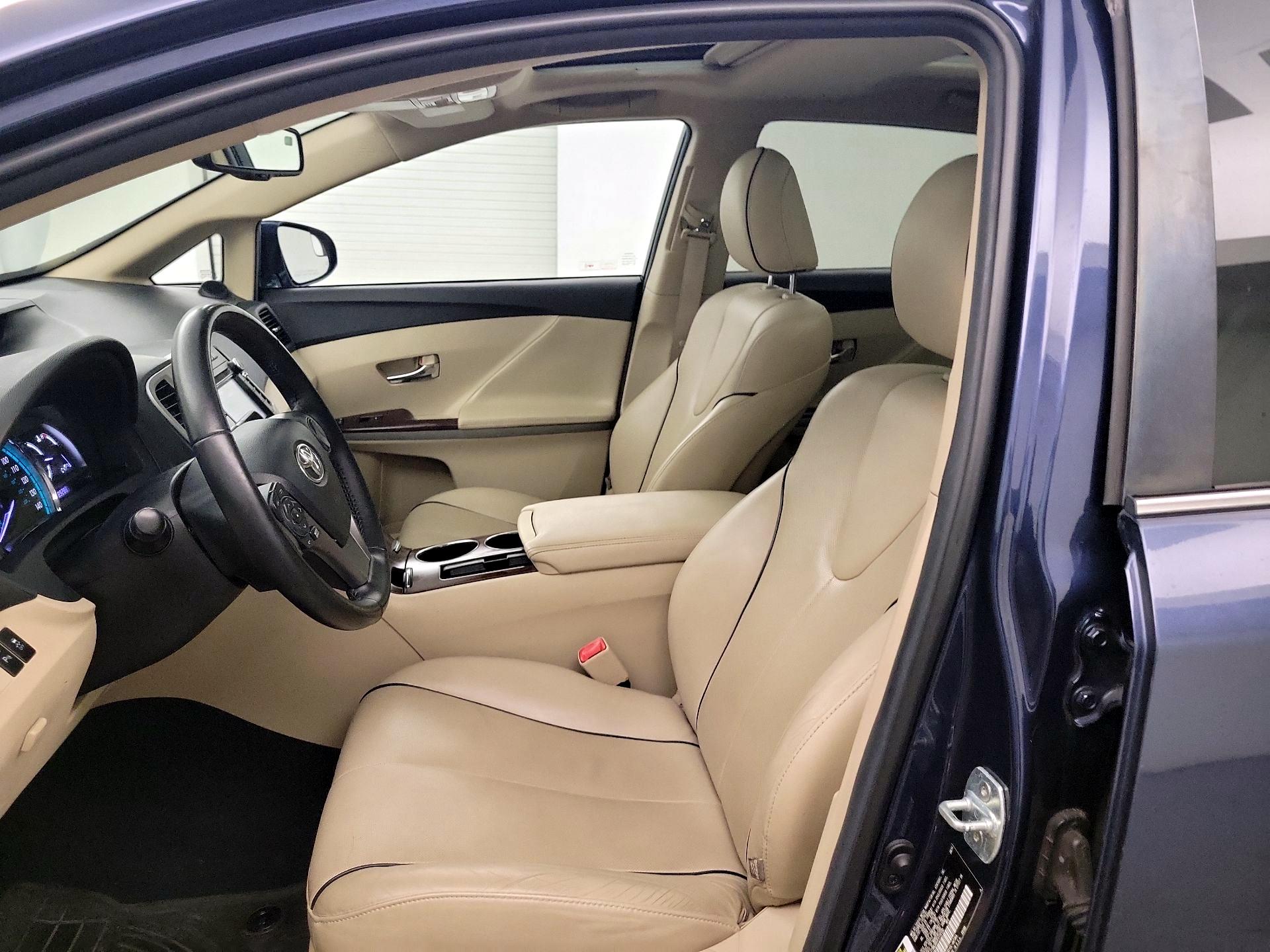 Thumbnail: 2015 Toyota Venza - 9