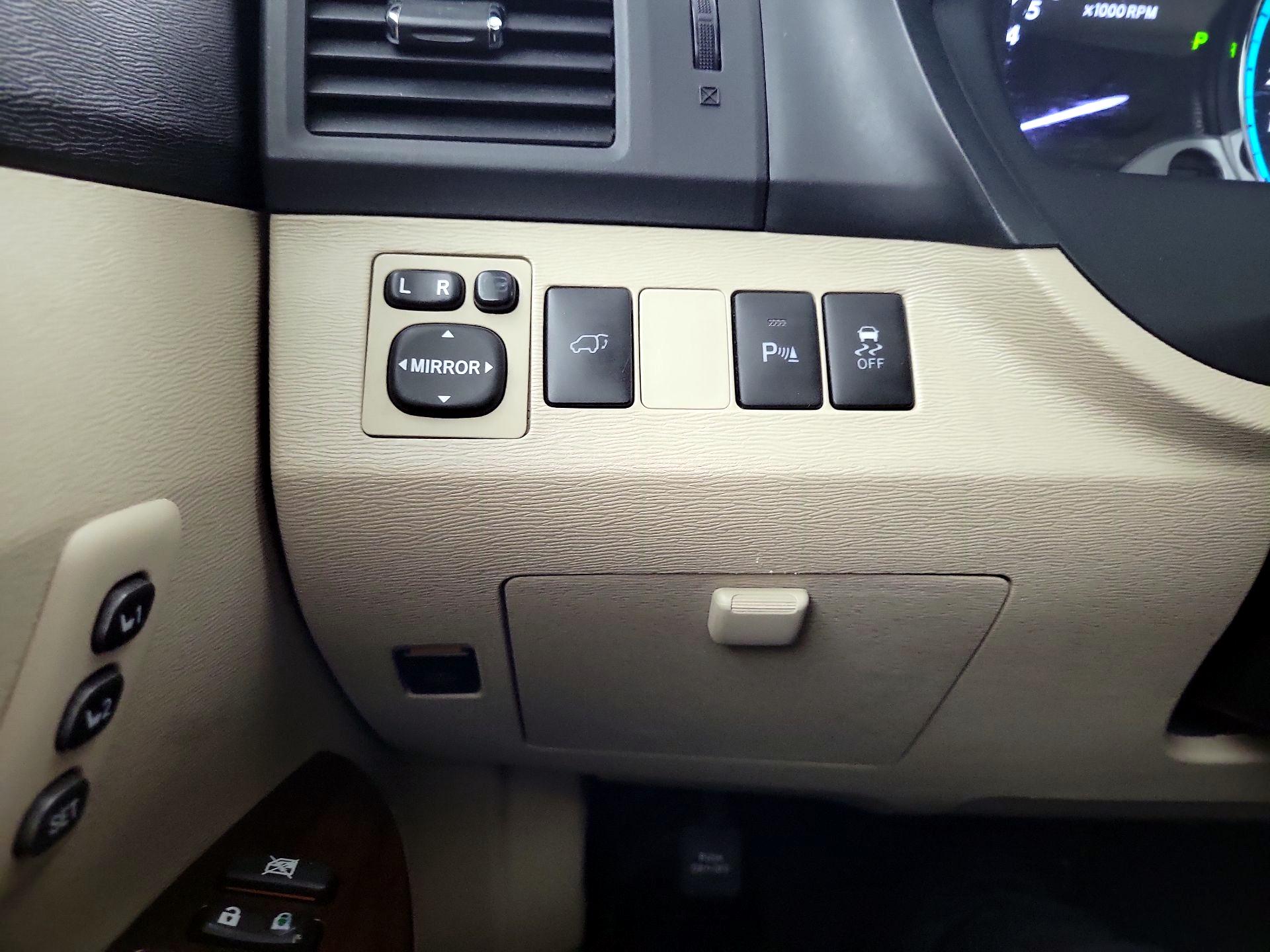 Thumbnail: 2015 Toyota Venza - 11