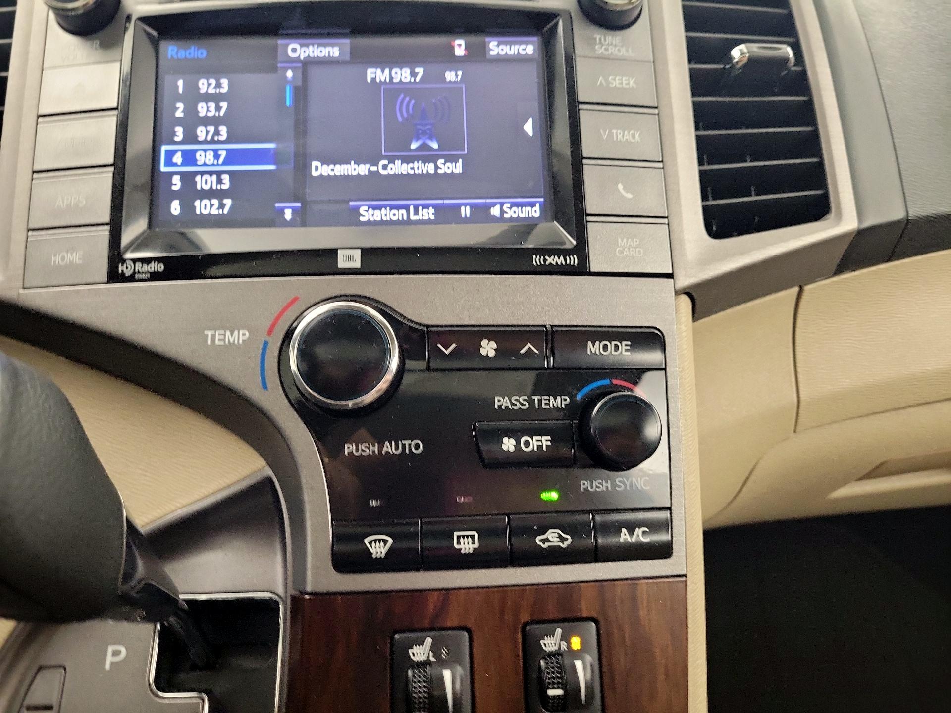 Thumbnail: 2015 Toyota Venza - 14