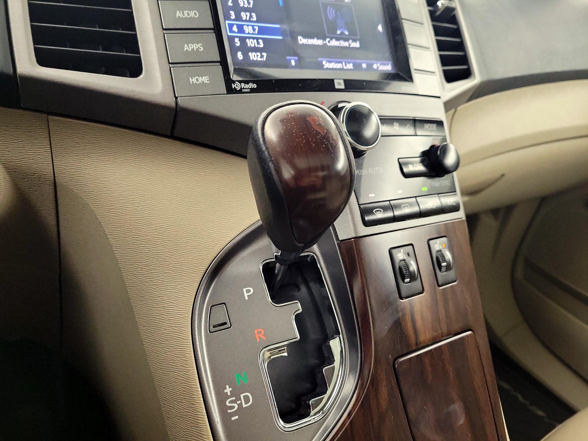 Thumbnail: 2015 Toyota Venza - 15