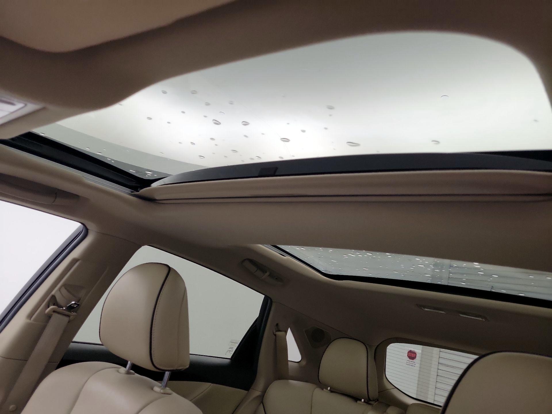 Thumbnail: 2015 Toyota Venza - 16