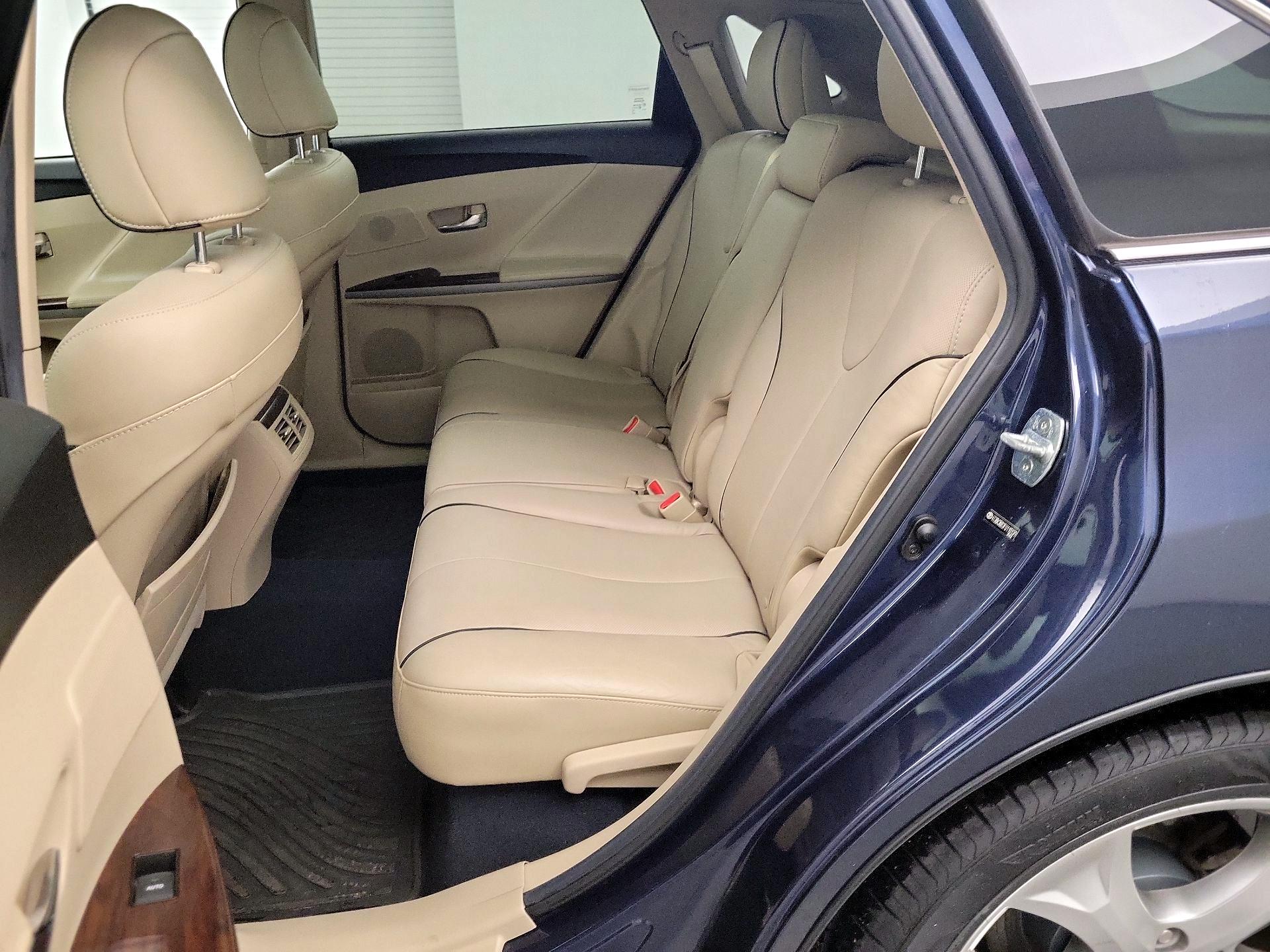 Thumbnail: 2015 Toyota Venza - 17