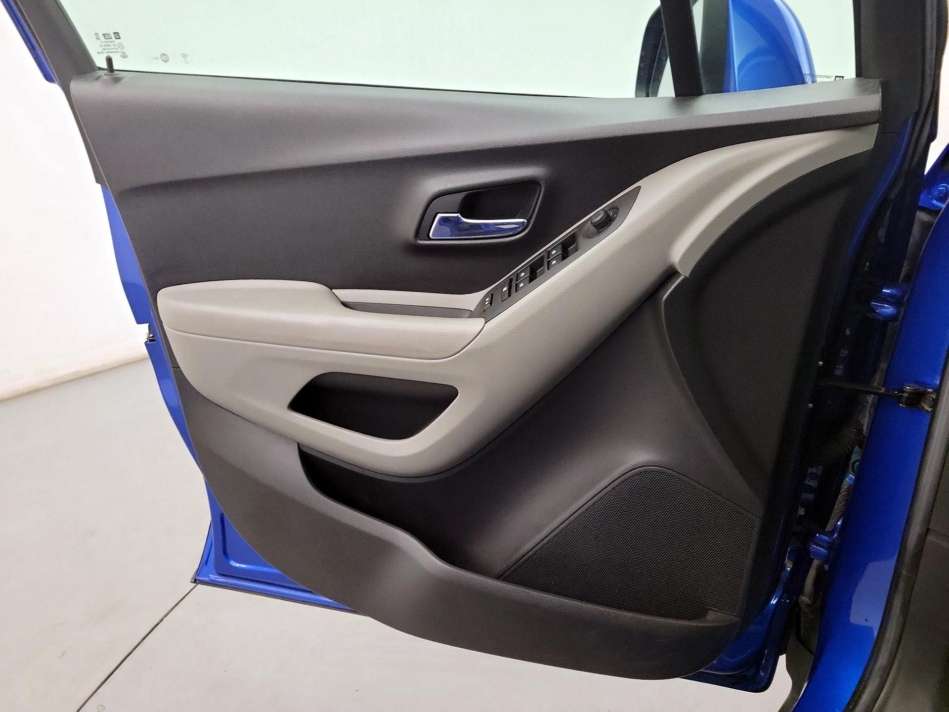 Thumbnail: 2016 Chevrolet Trax - 10