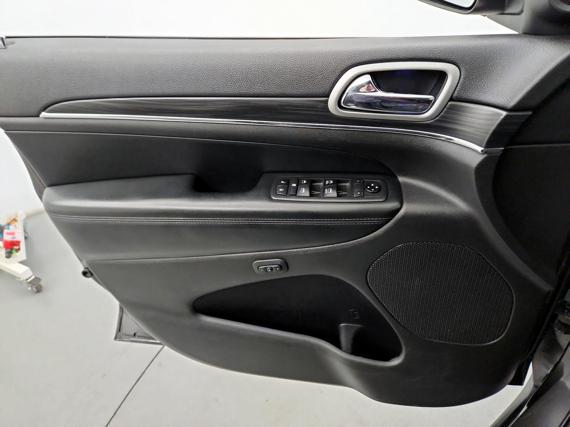 Thumbnail: 2019 Jeep Grand Cherokee - 10