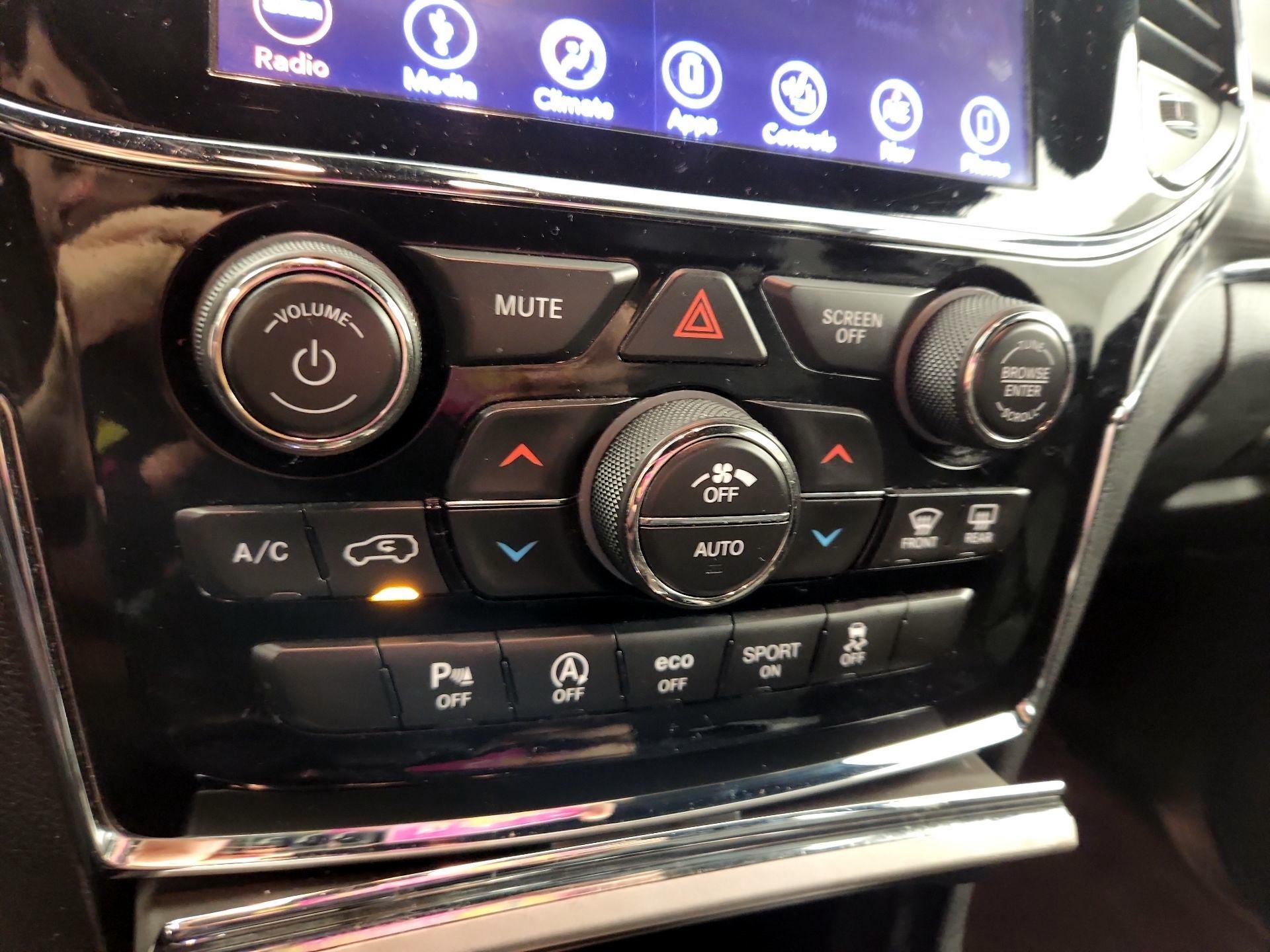 Thumbnail: 2019 Jeep Grand Cherokee - 15