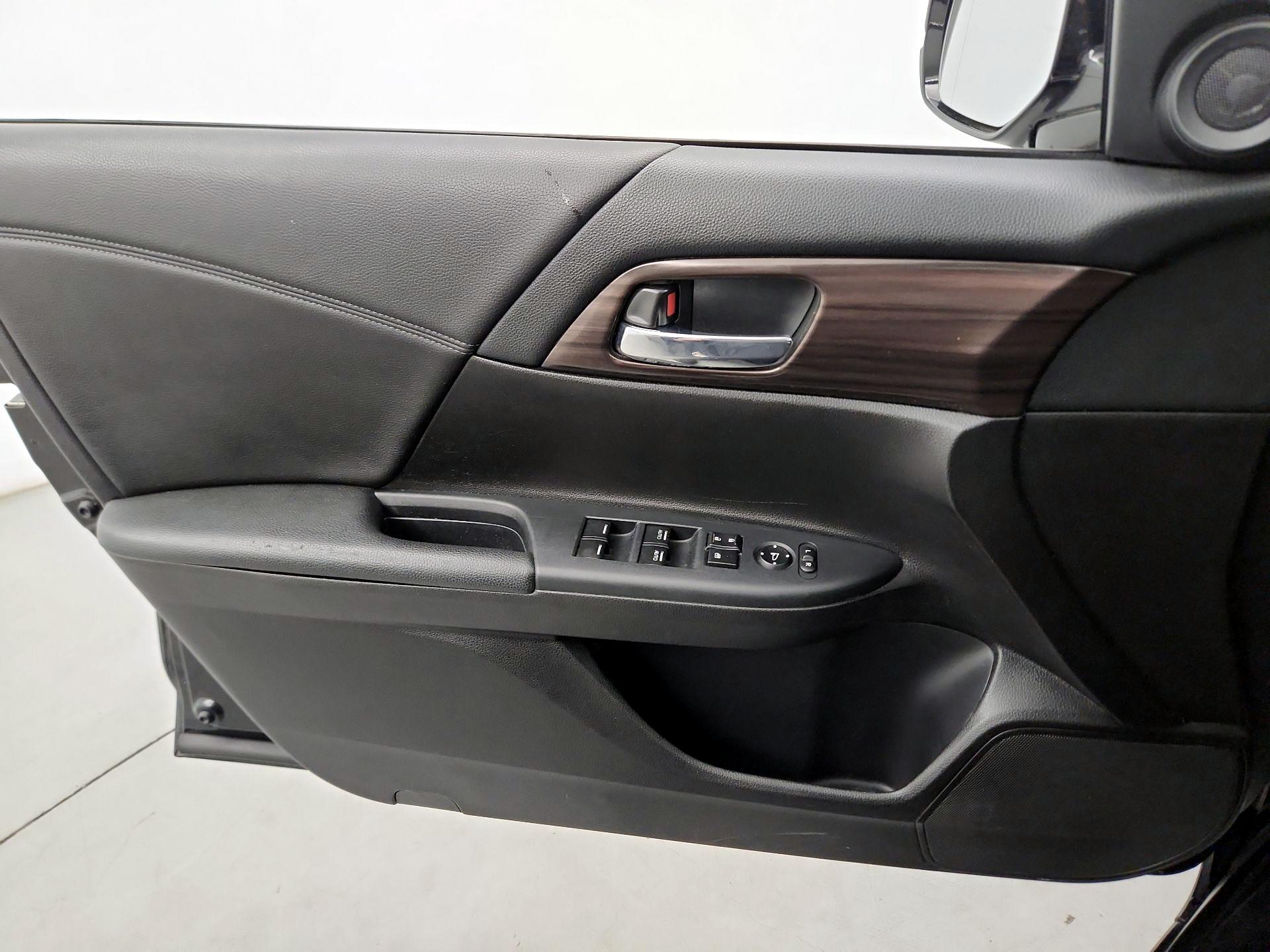 Thumbnail: 2016 Honda Accord - 10