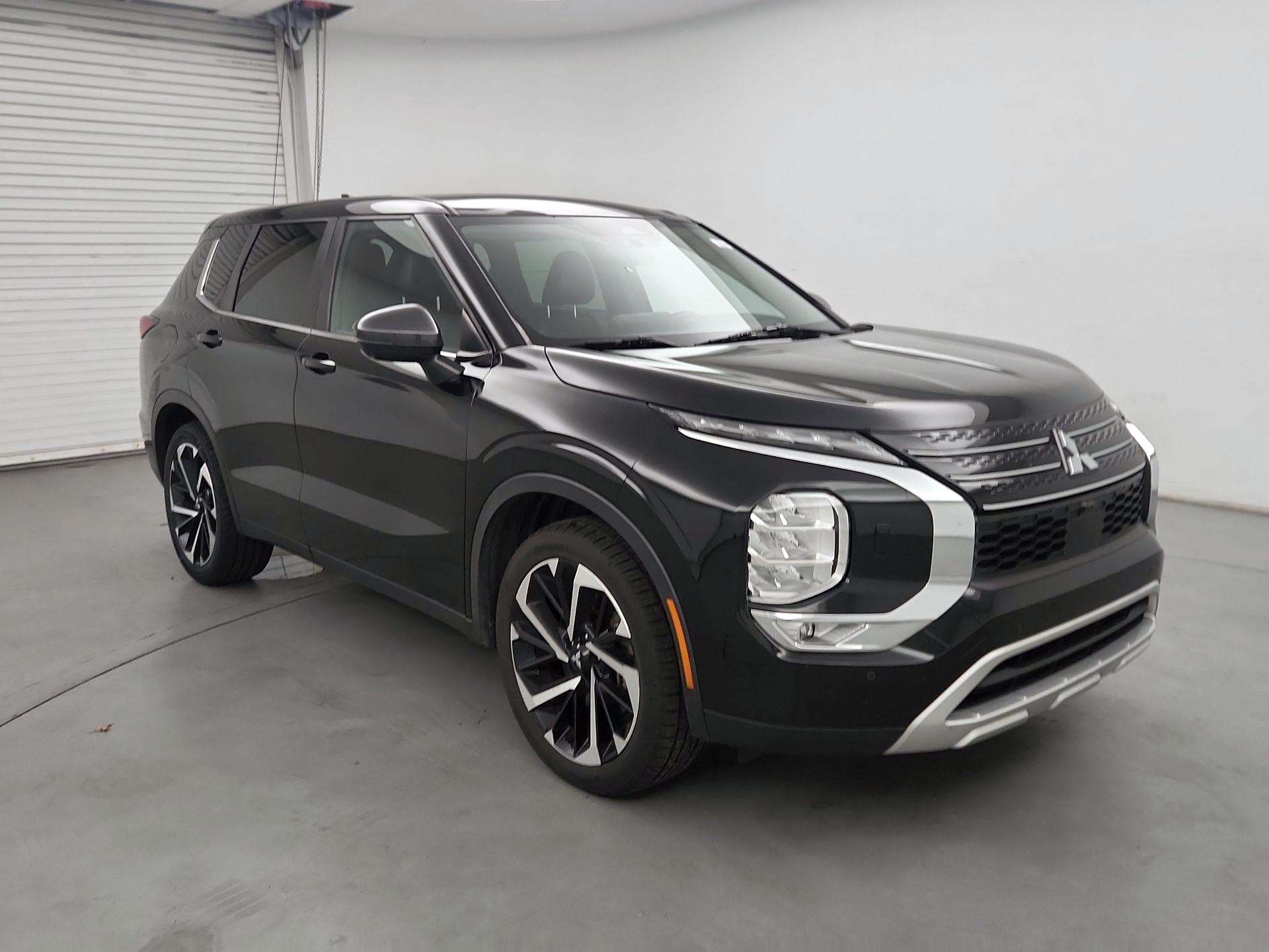 Thumbnail: 2022 Mitsubishi Outlander - 1