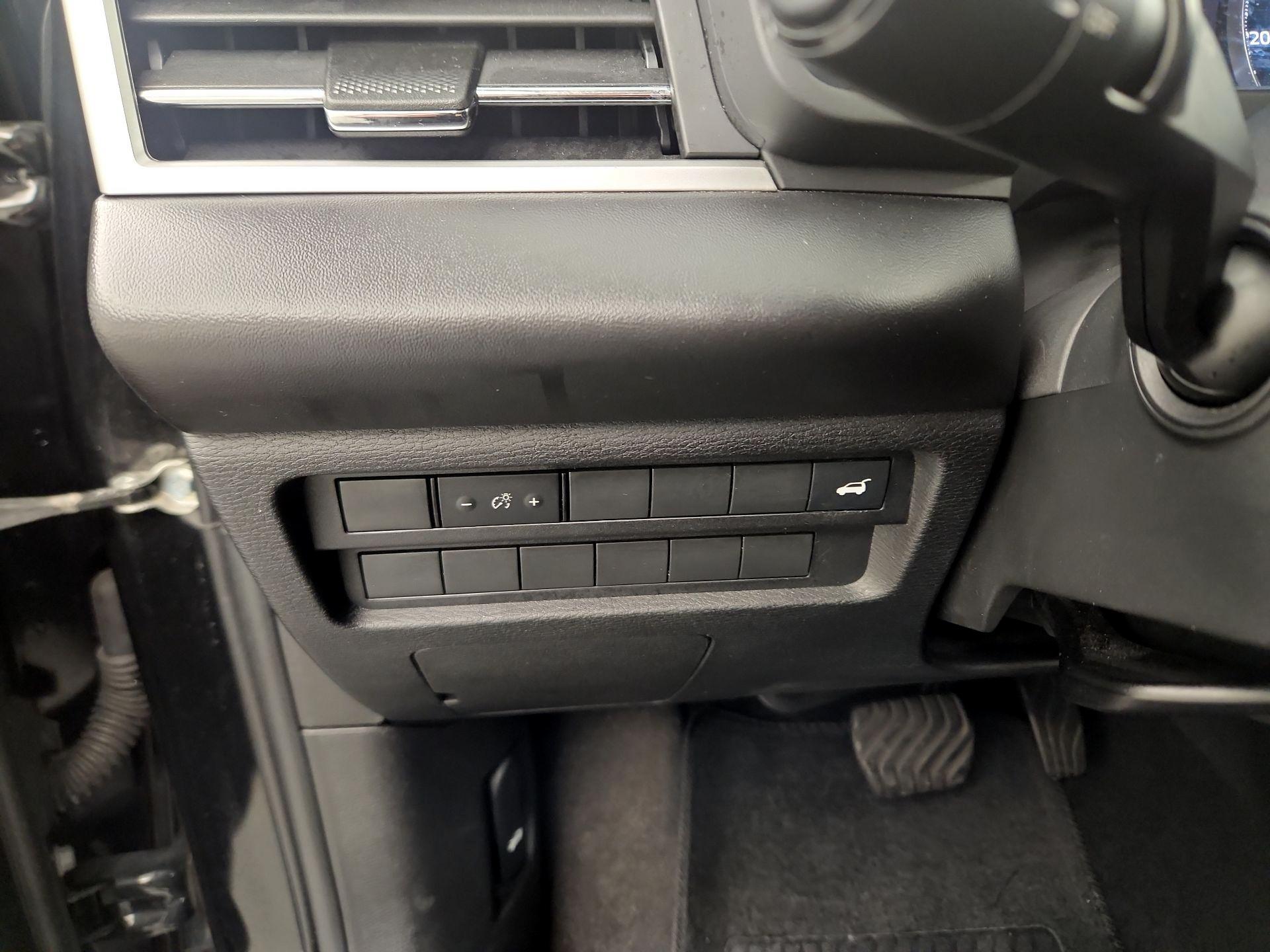 Thumbnail: 2022 Mitsubishi Outlander - 11