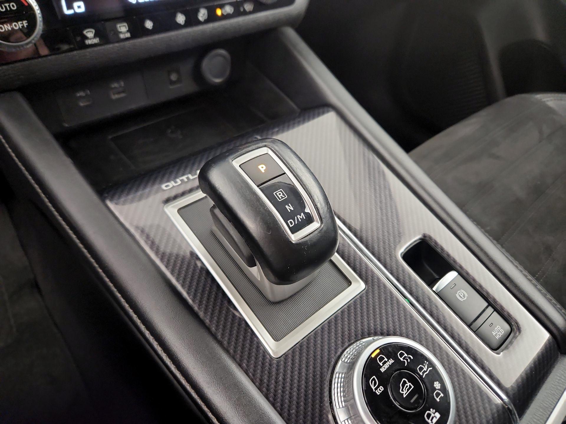 Thumbnail: 2022 Mitsubishi Outlander - 16