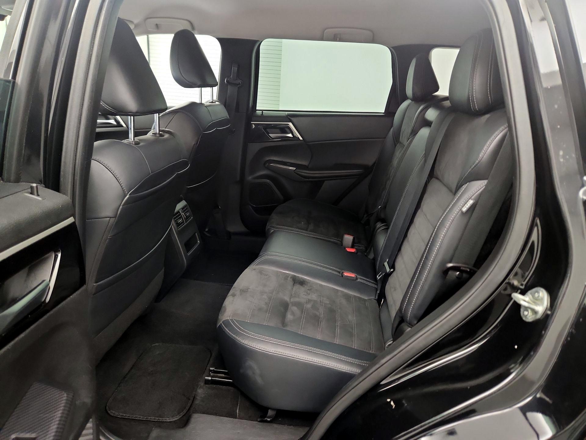 Thumbnail: 2022 Mitsubishi Outlander - 18