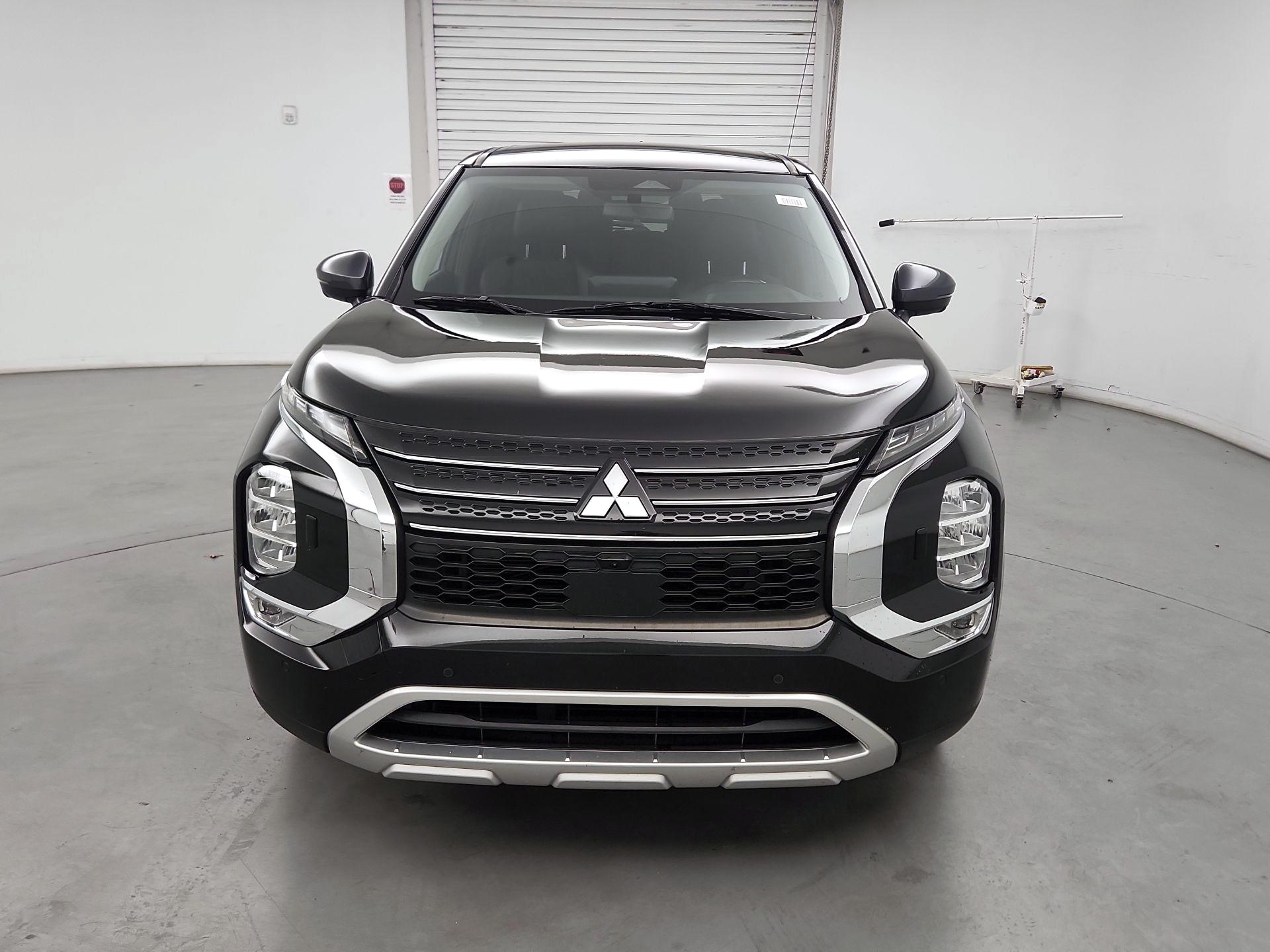 Thumbnail: 2022 Mitsubishi Outlander - 2