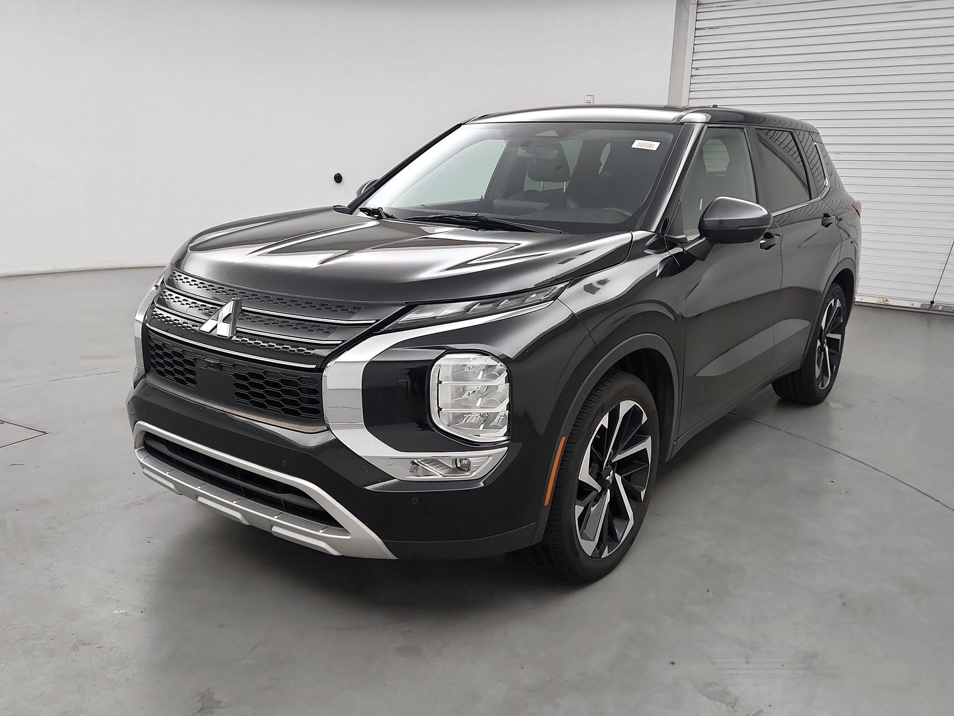 Thumbnail: 2022 Mitsubishi Outlander - 3