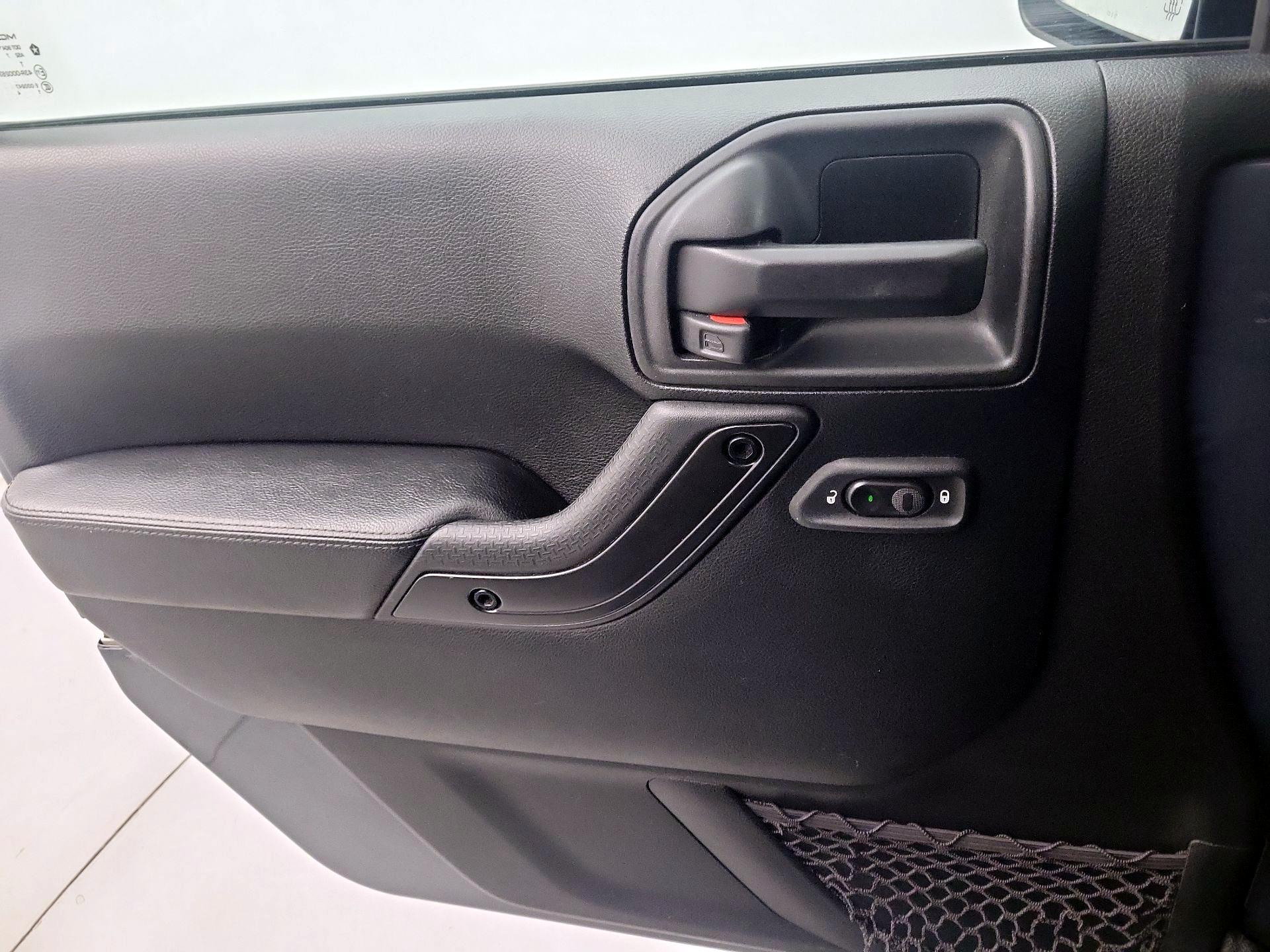 Thumbnail: 2017 Jeep Wrangler - 10