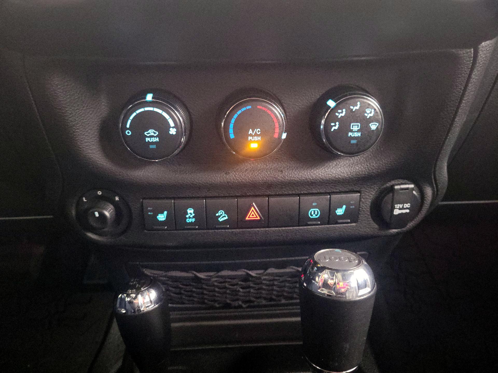 Thumbnail: 2017 Jeep Wrangler - 14