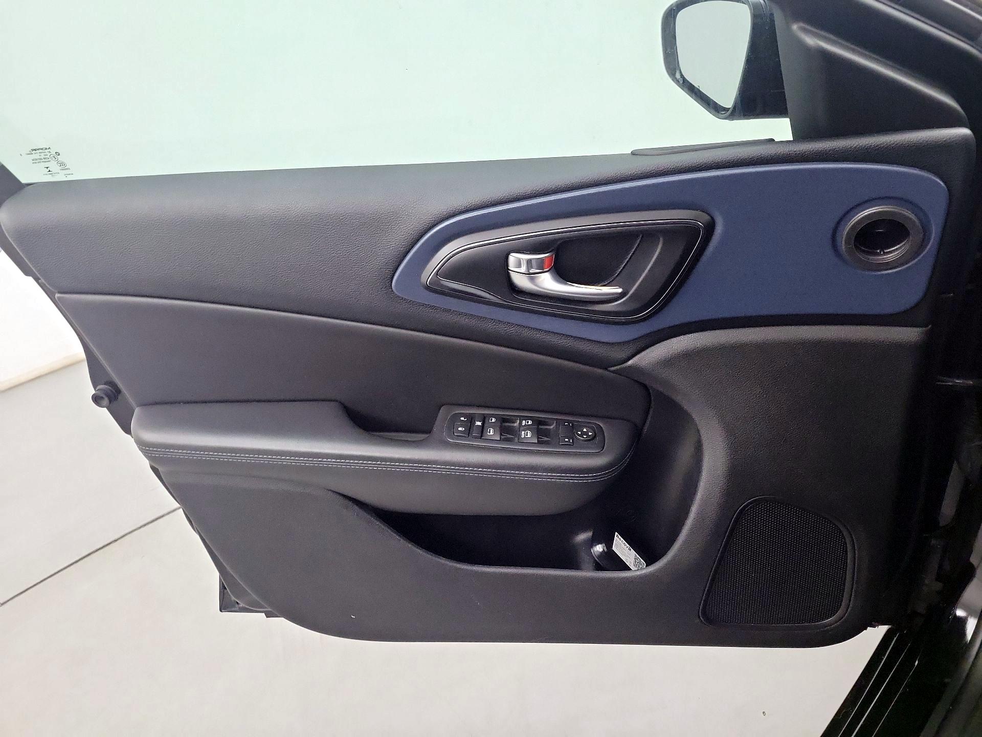 Thumbnail: 2016 Chrysler 200 - 12