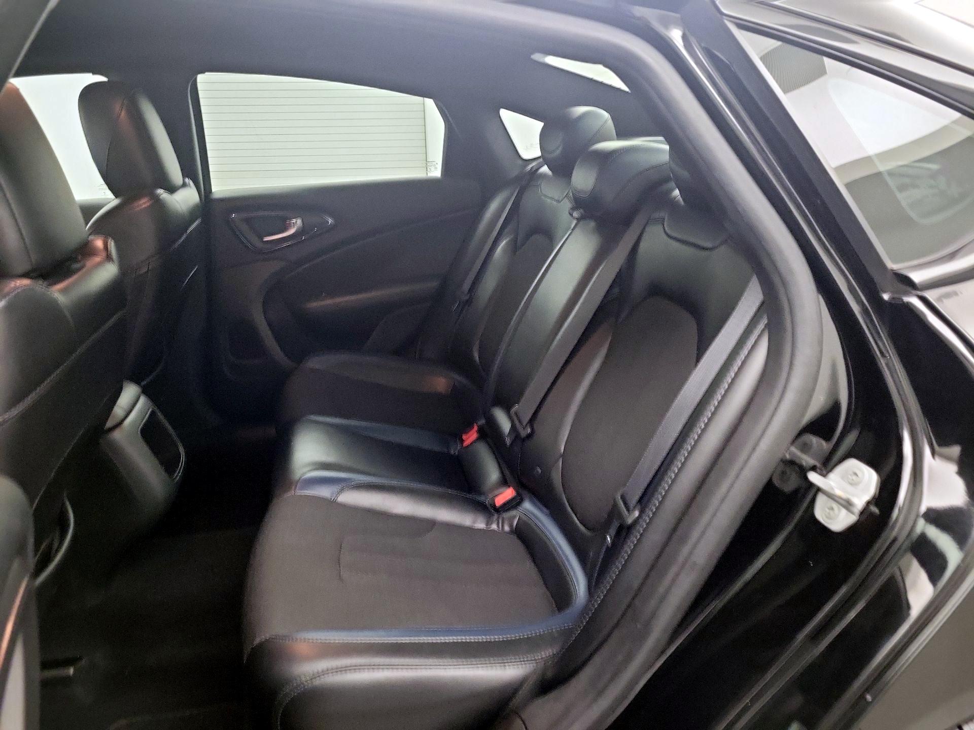 Thumbnail: 2016 Chrysler 200 - 20