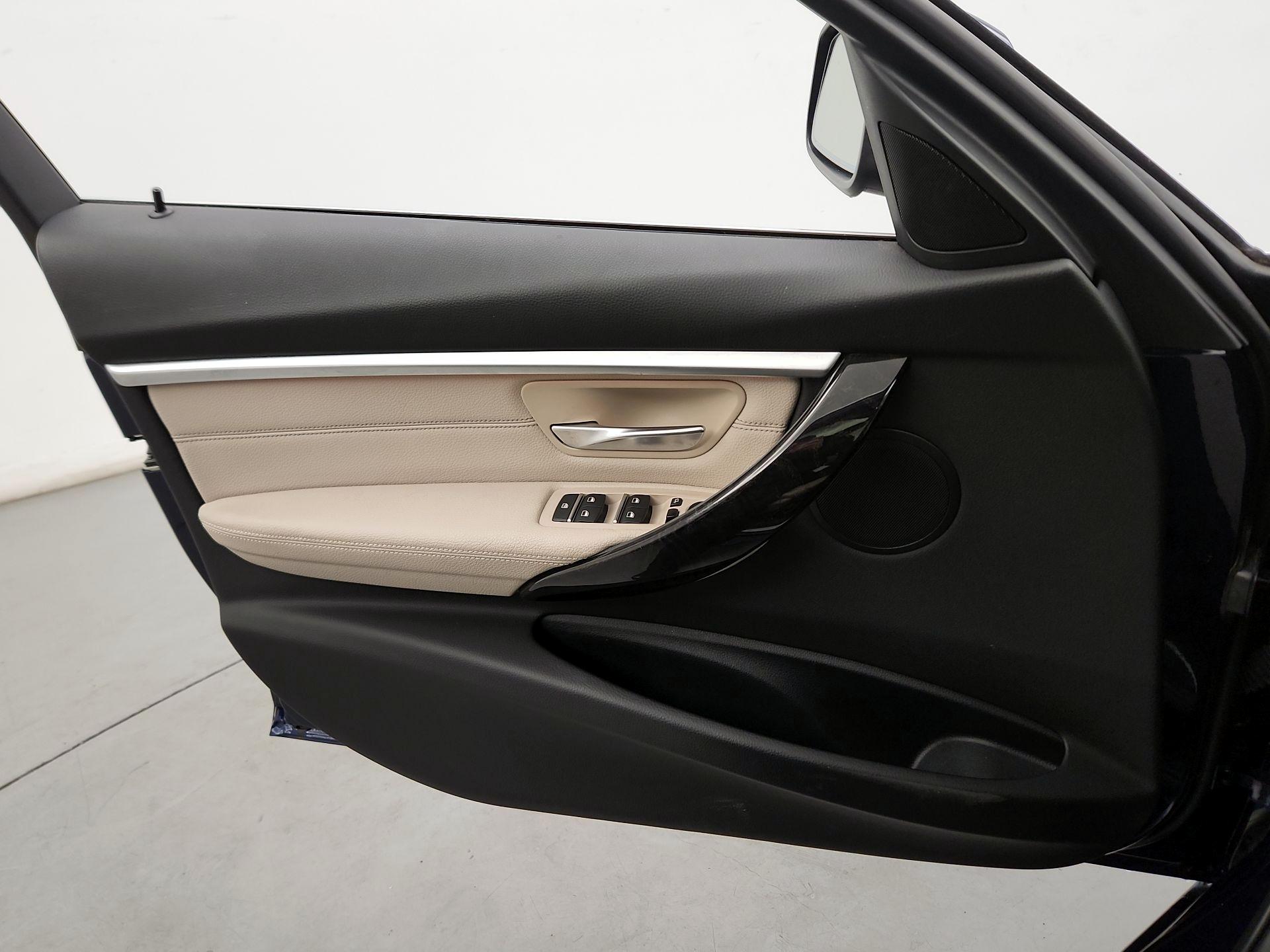 Thumbnail: 2017 BMW 3 Series - 10