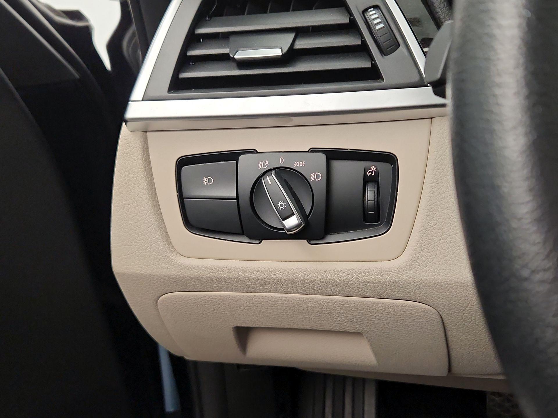 Thumbnail: 2017 BMW 3 Series - 11