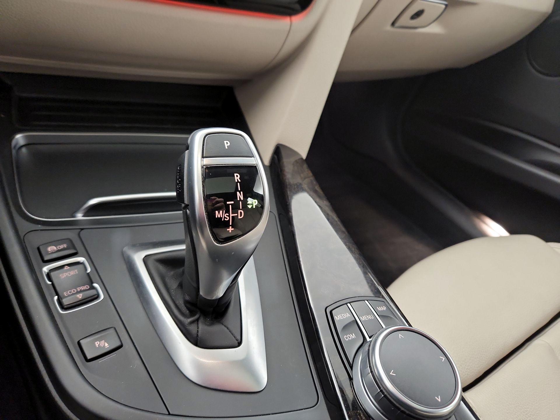 Thumbnail: 2017 BMW 3 Series - 16