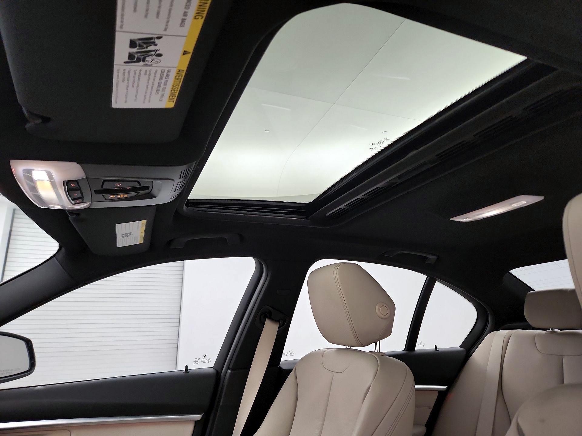 Thumbnail: 2017 BMW 3 Series - 18