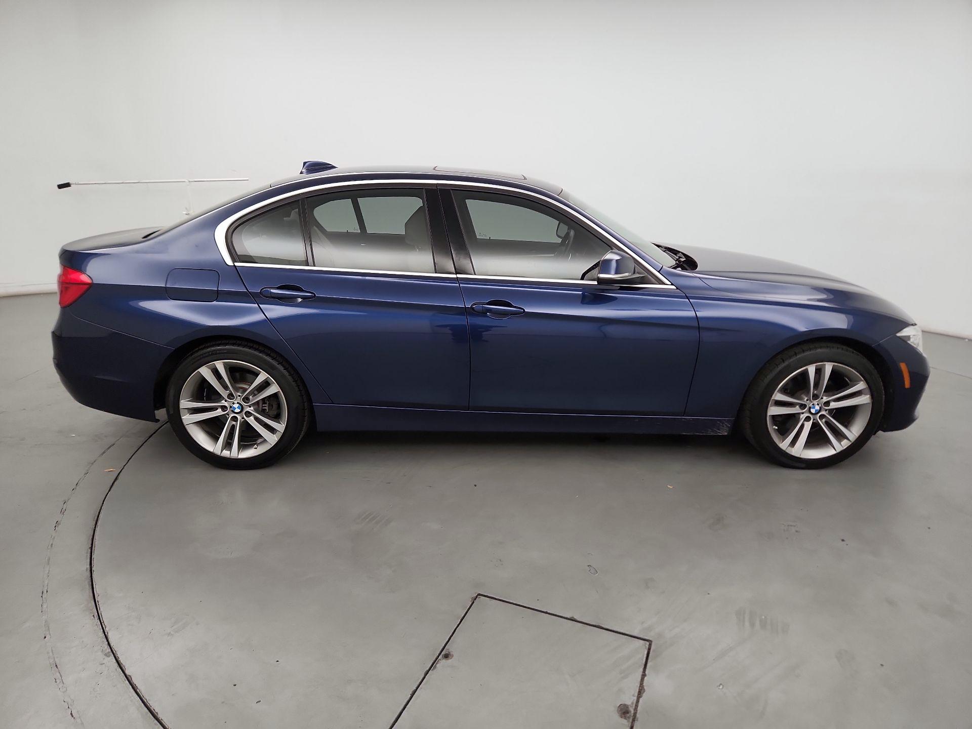 Thumbnail: 2017 BMW 3 Series - 4