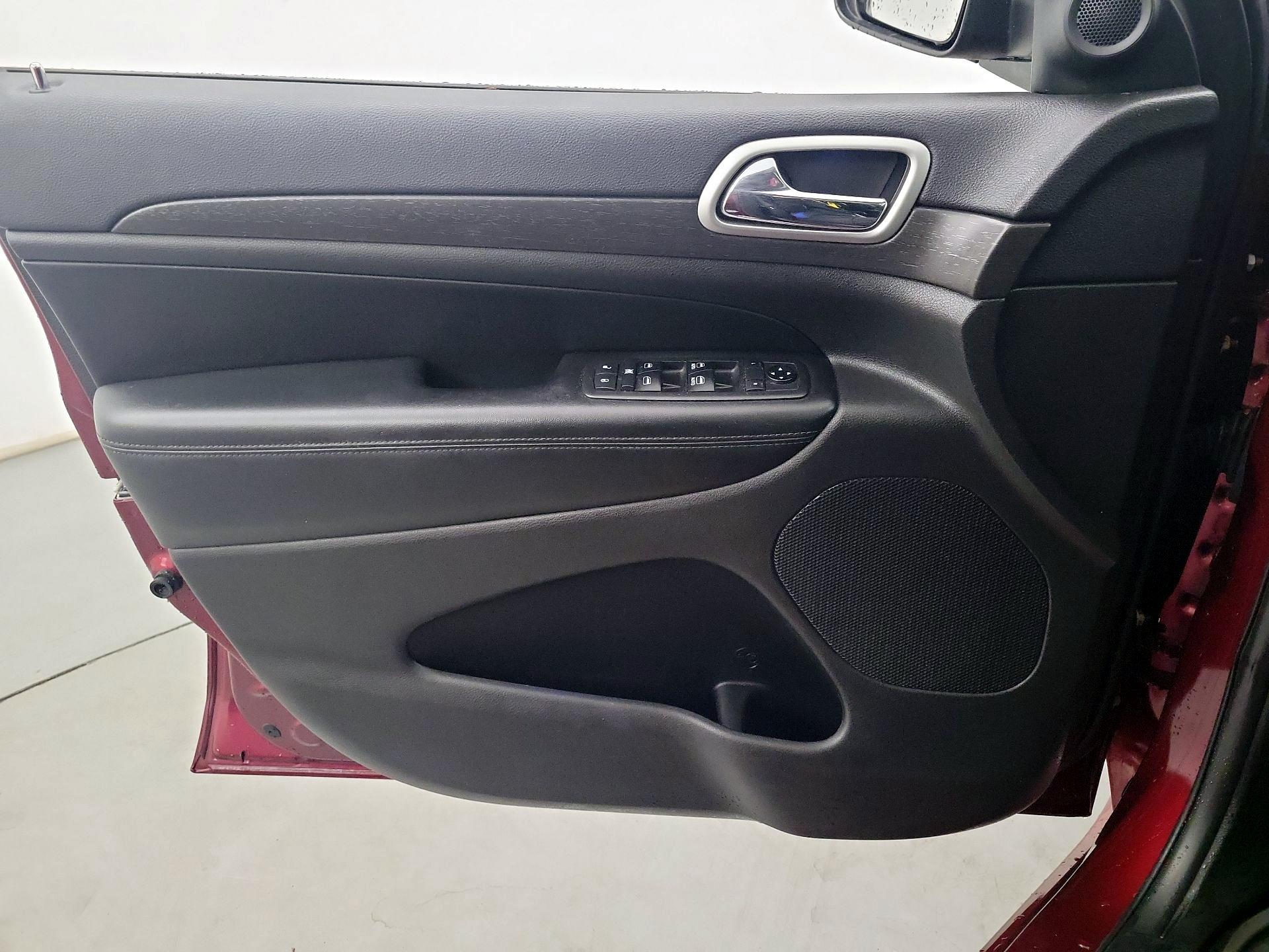 Thumbnail: 2018 Jeep Grand Cherokee - 12