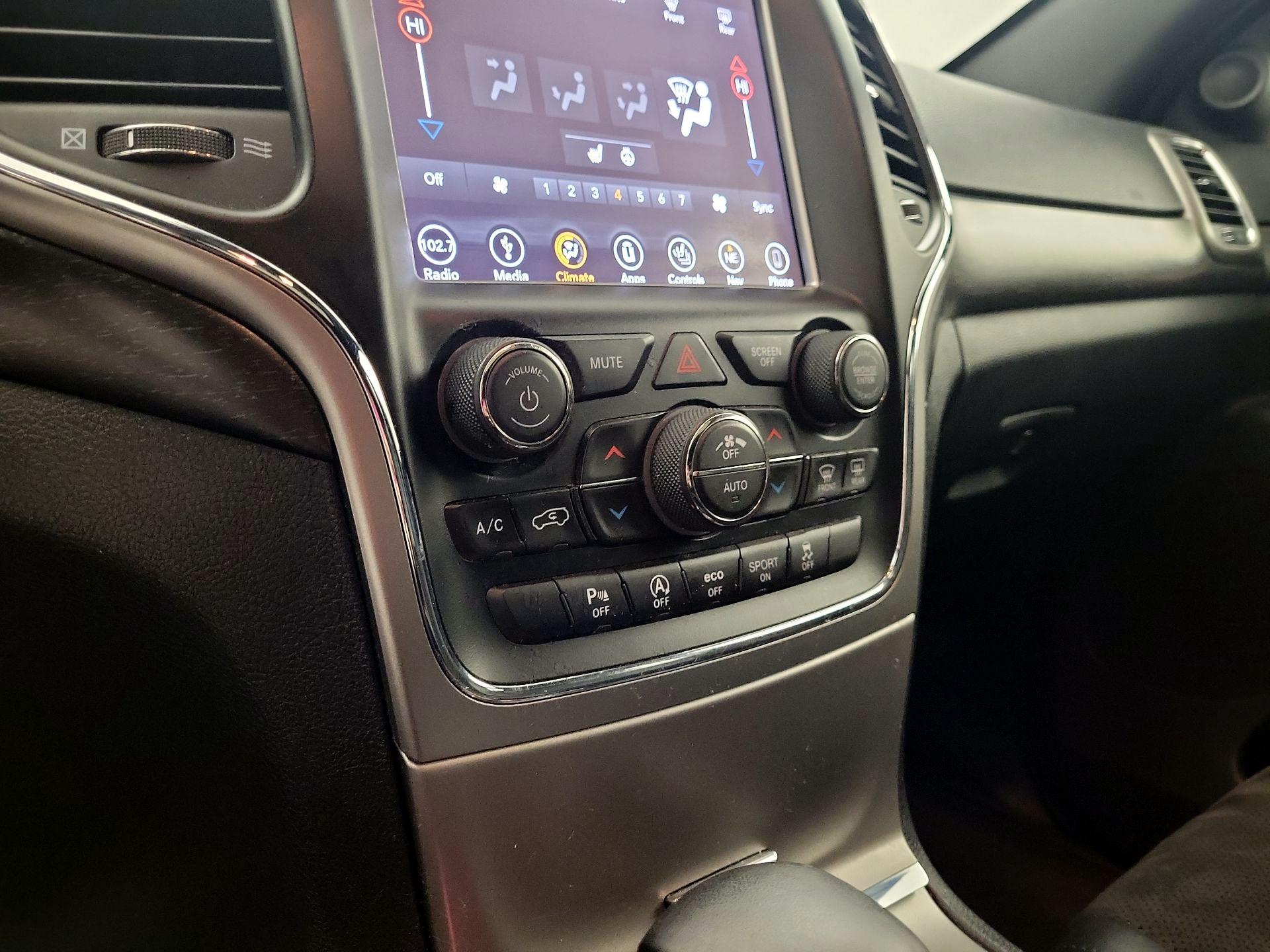 Thumbnail: 2018 Jeep Grand Cherokee - 16